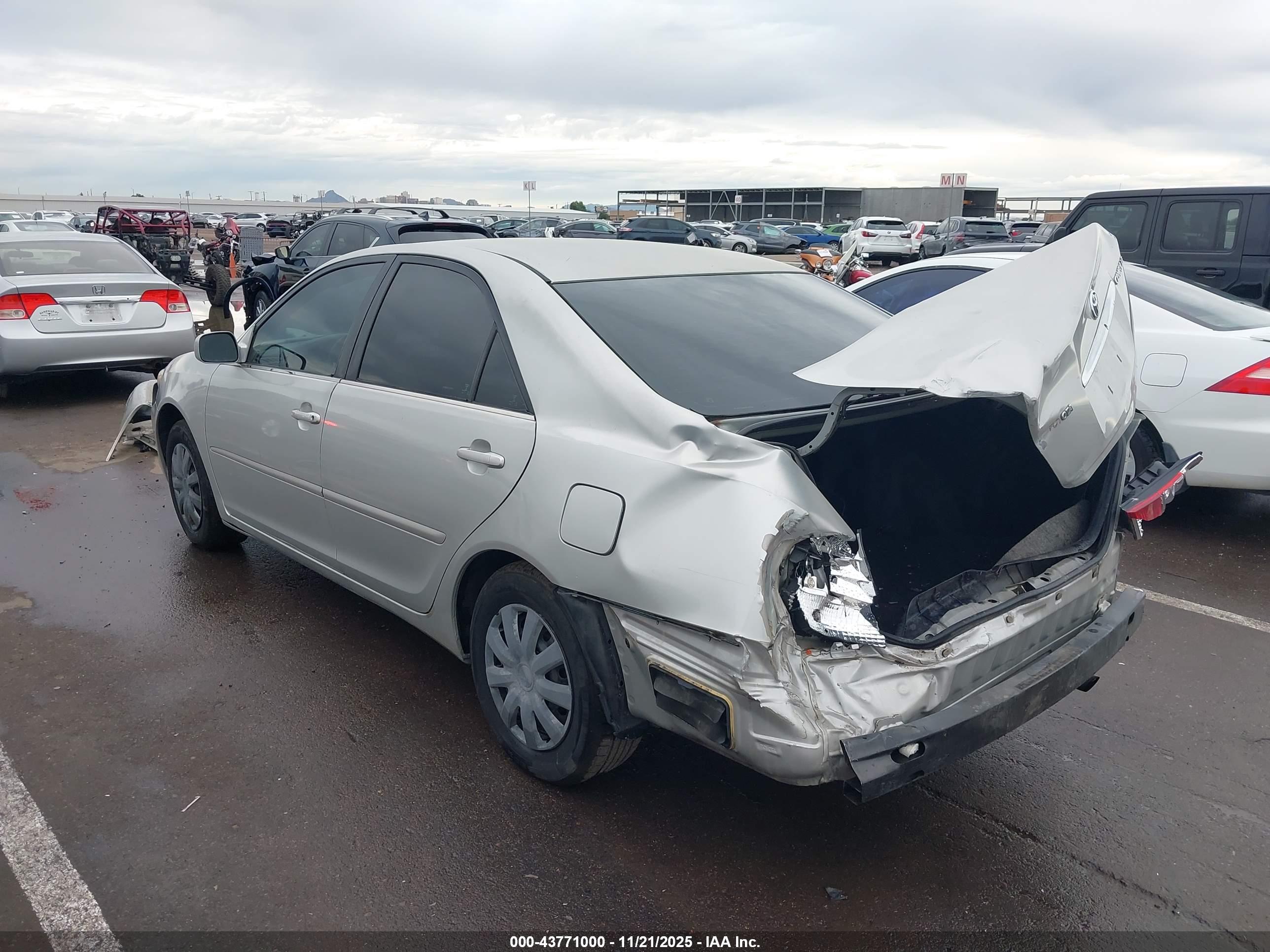 TOYOTA CAMRY image 3