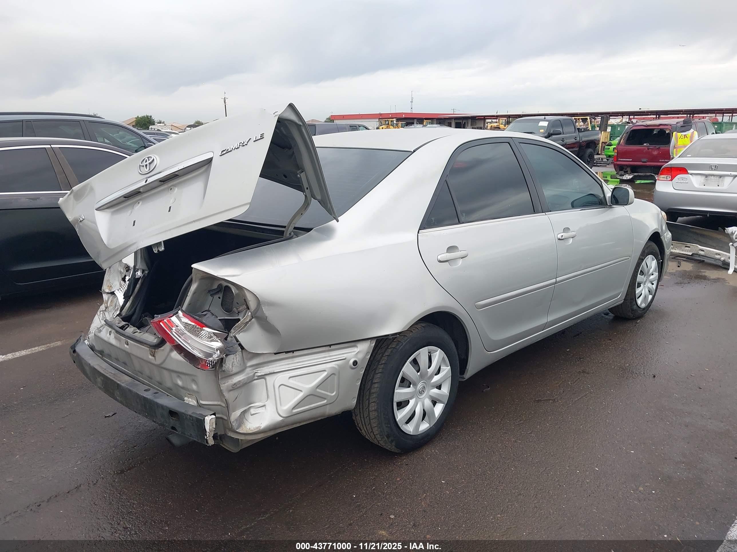 TOYOTA CAMRY image 4