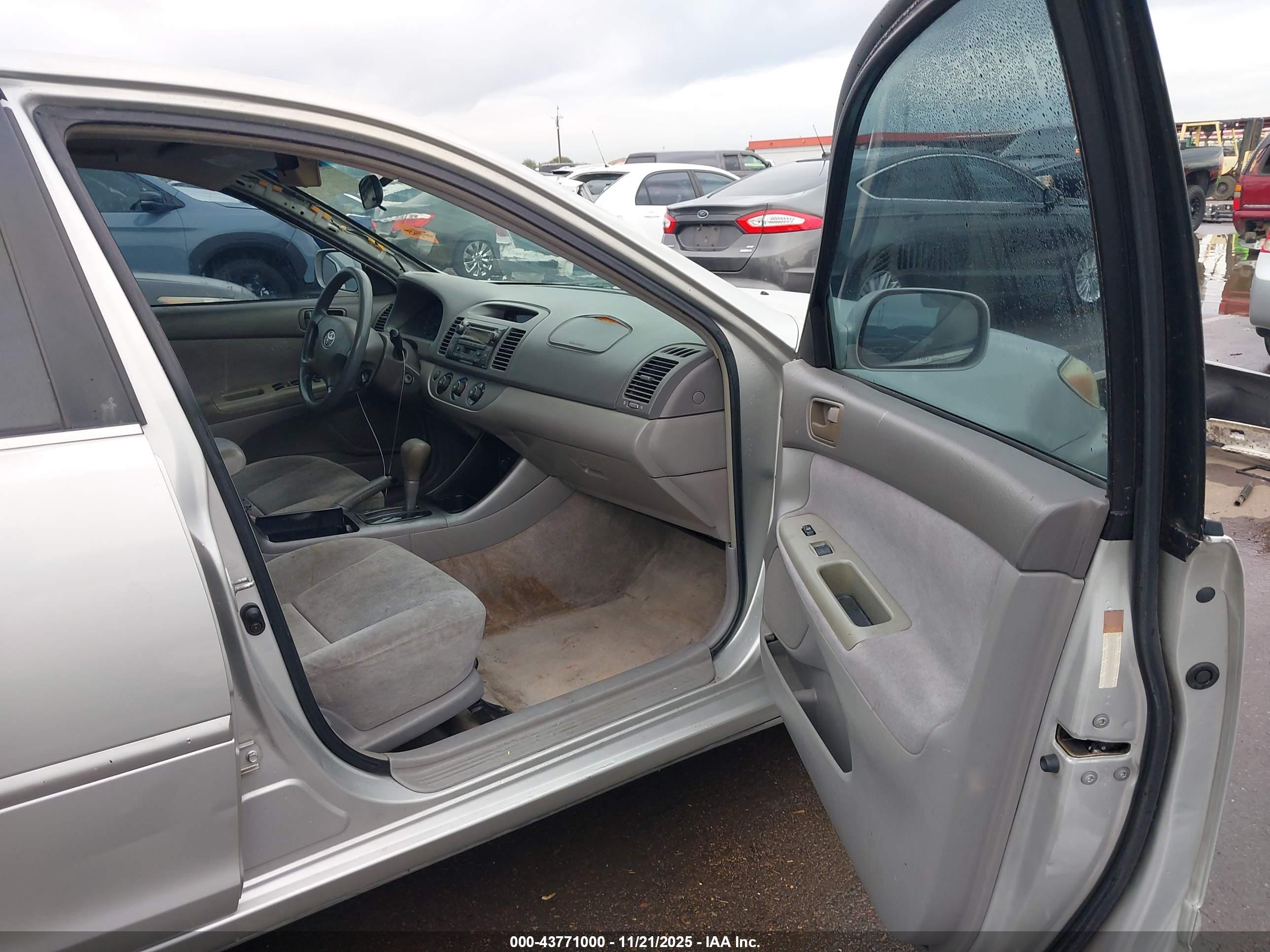 TOYOTA CAMRY image 5