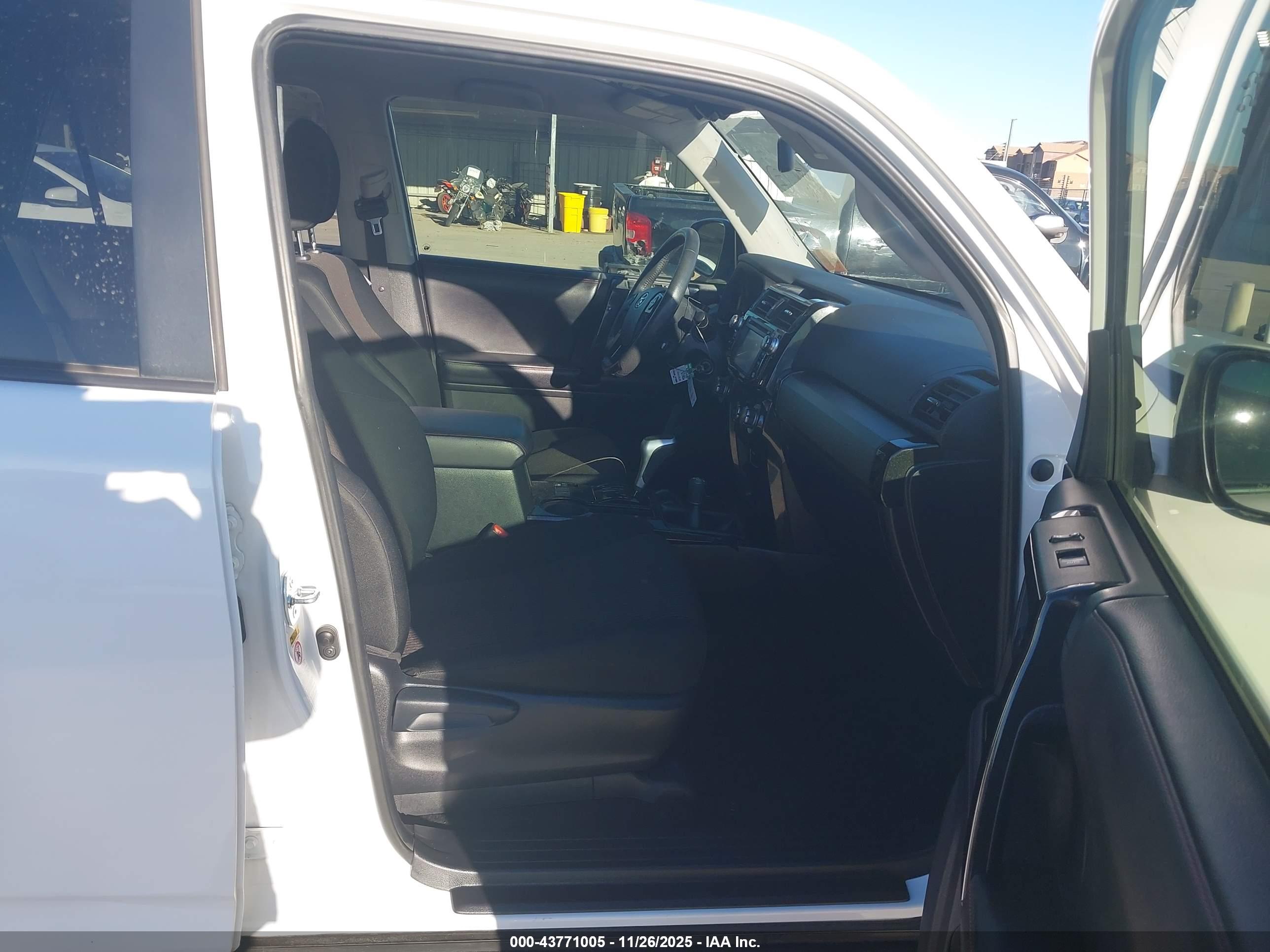 TOYOTA 4RUNNER image 5