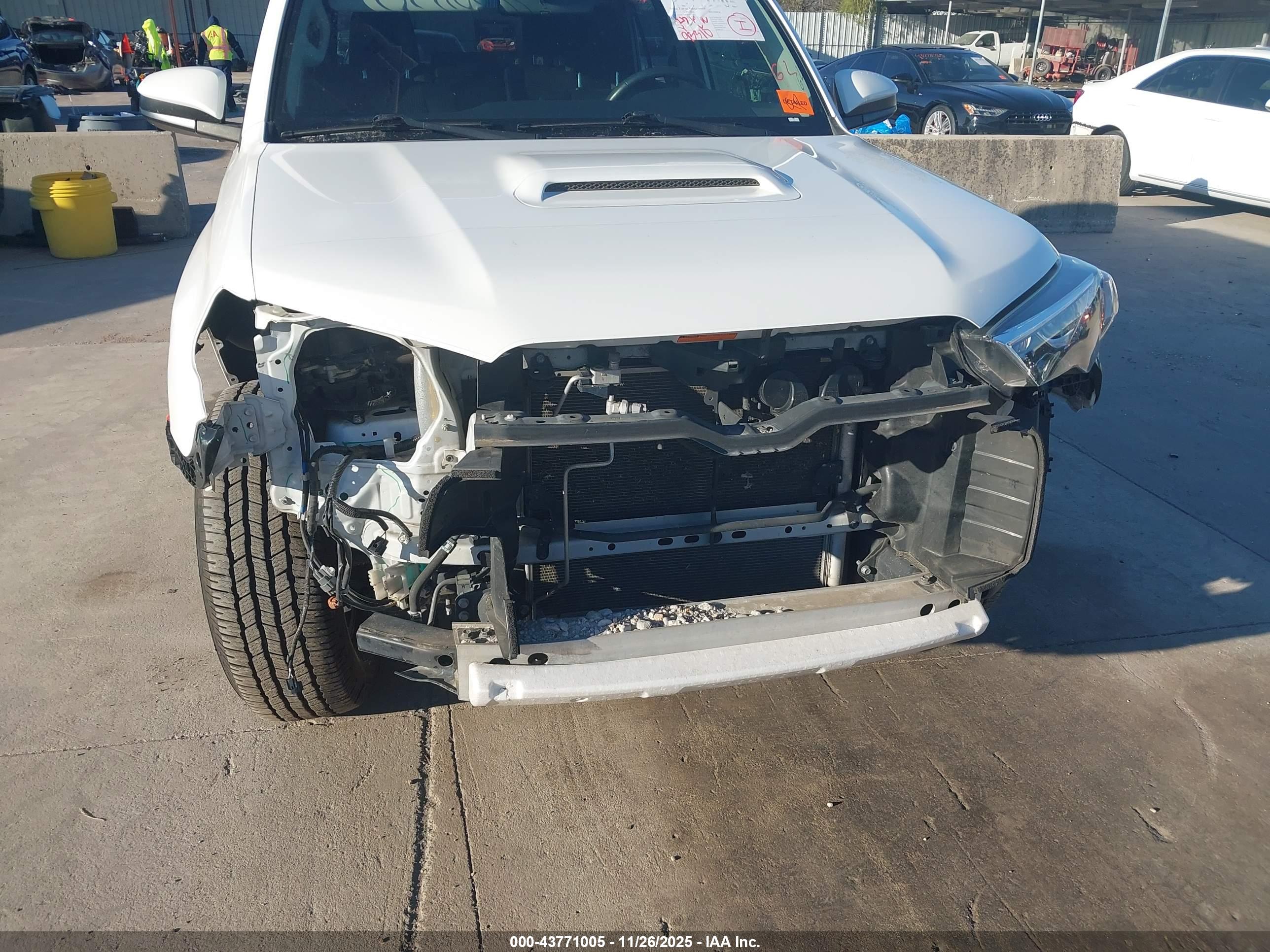 TOYOTA 4RUNNER image 6