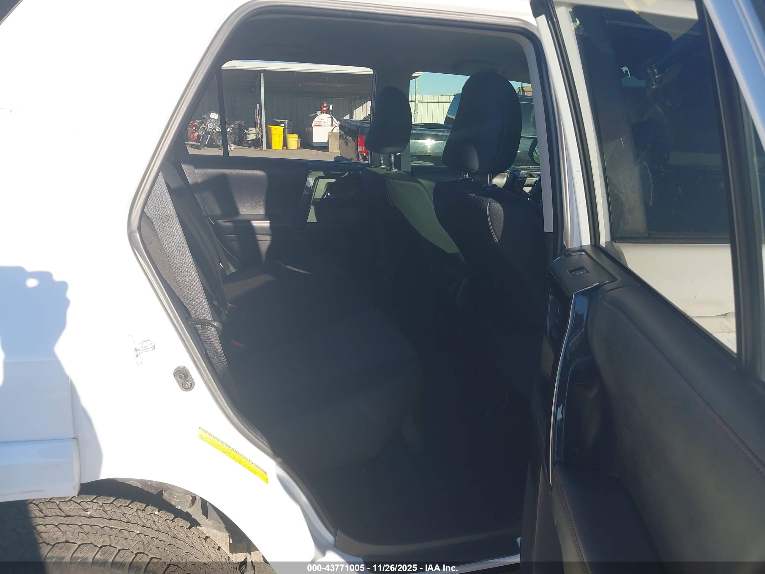 TOYOTA 4RUNNER image 8