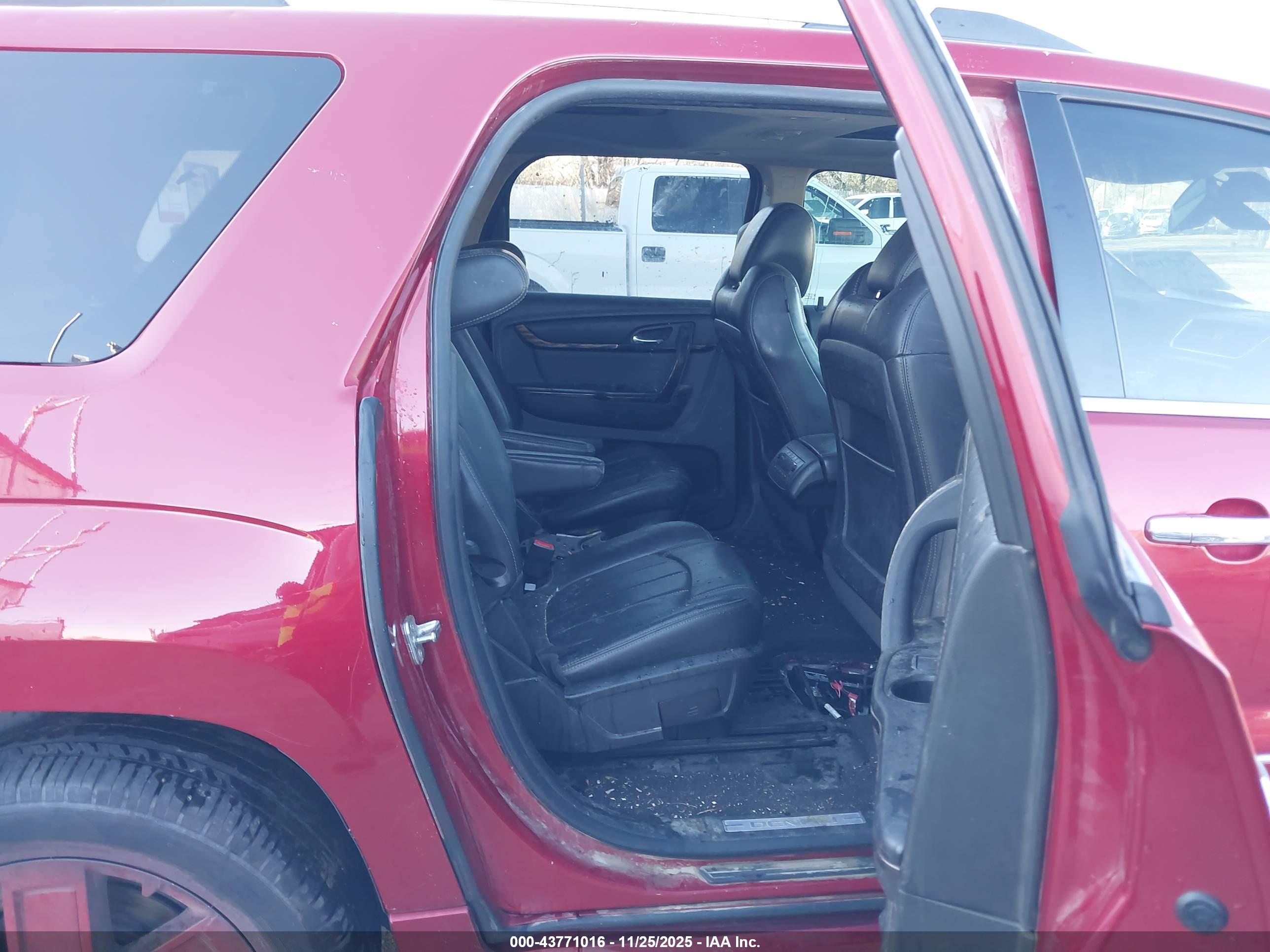 GMC ACADIA image 8