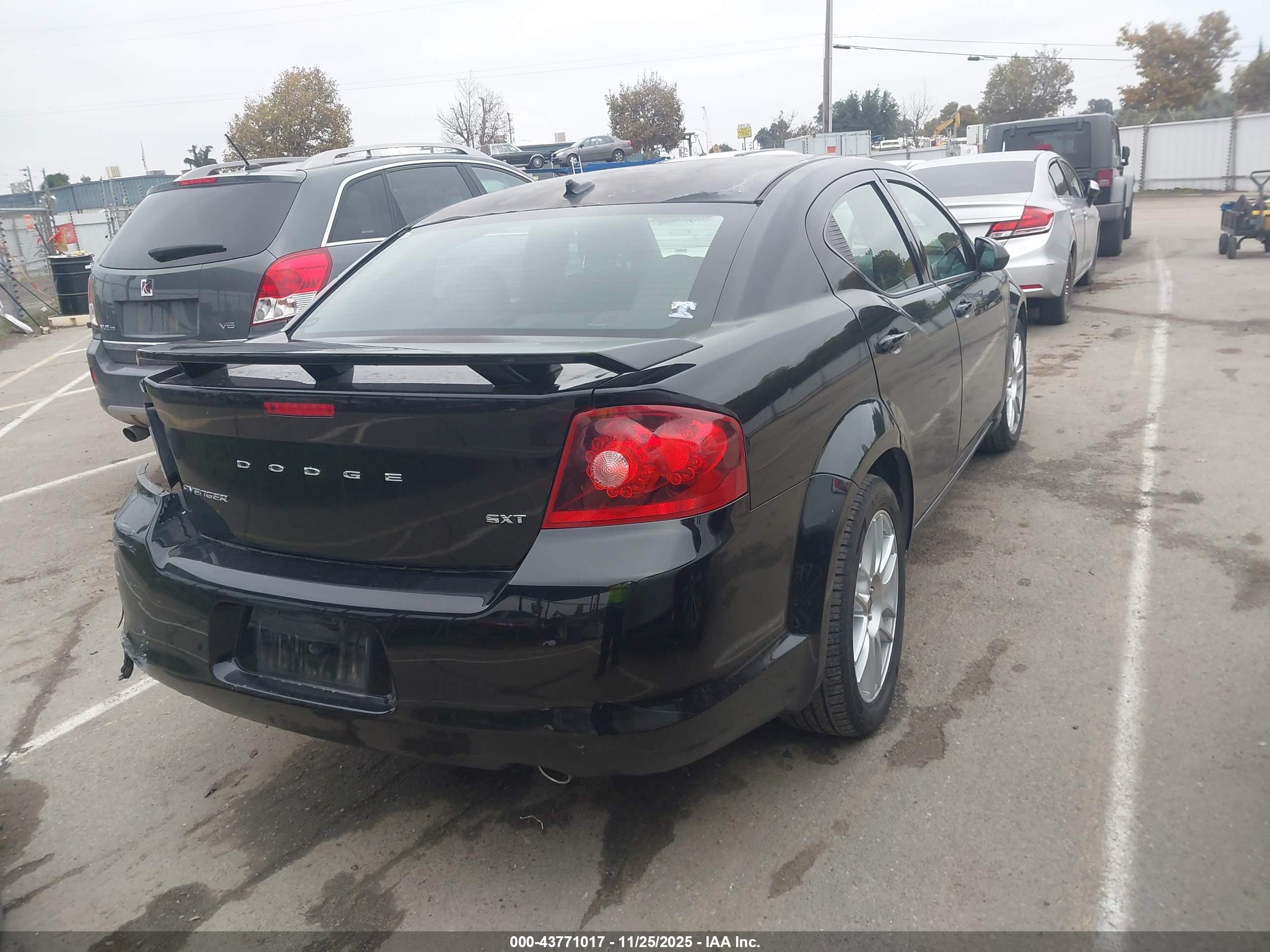 DODGE AVENGER image 4