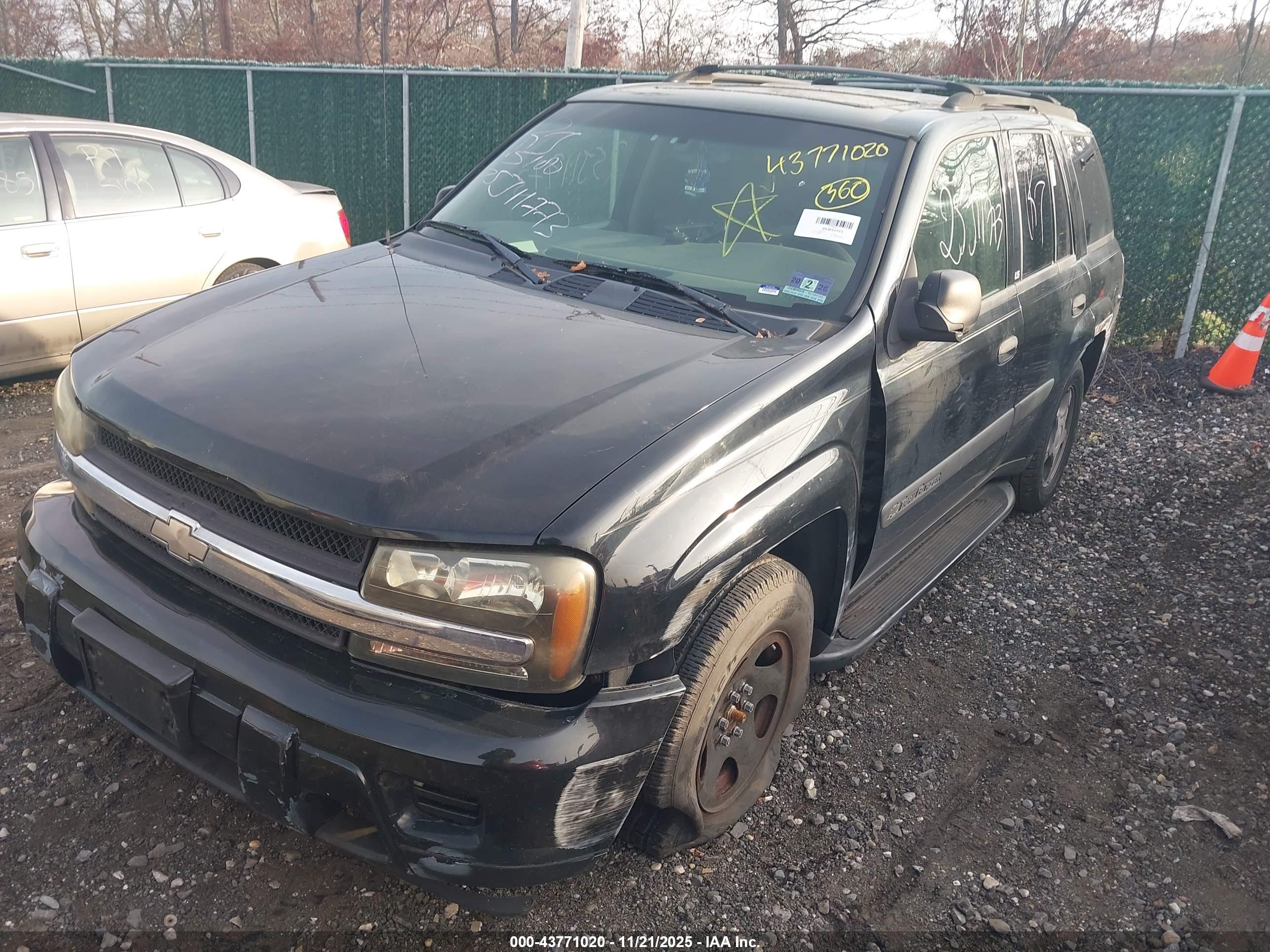 CHEVROLET TRAILBLAZER image 2