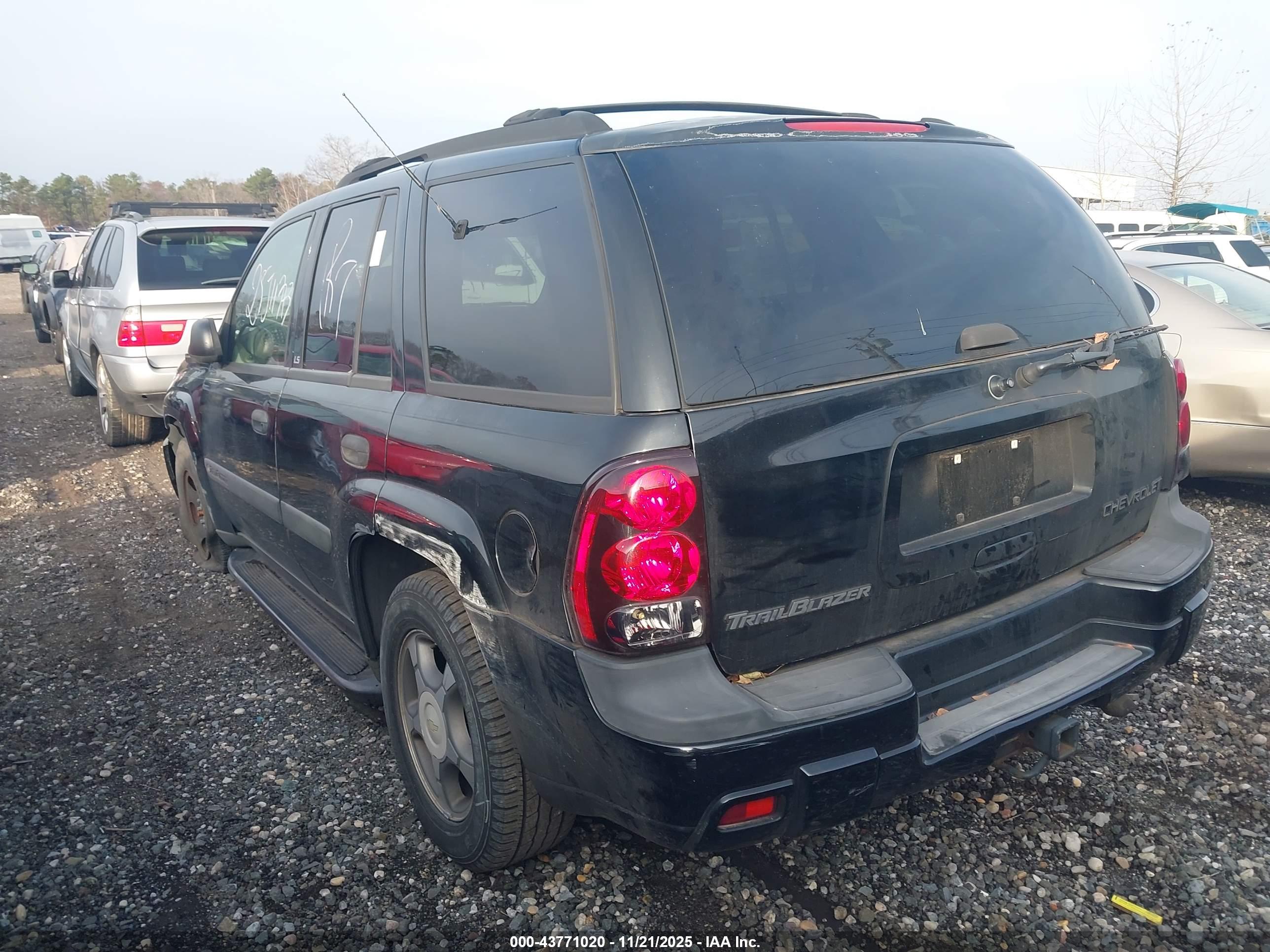 CHEVROLET TRAILBLAZER image 3