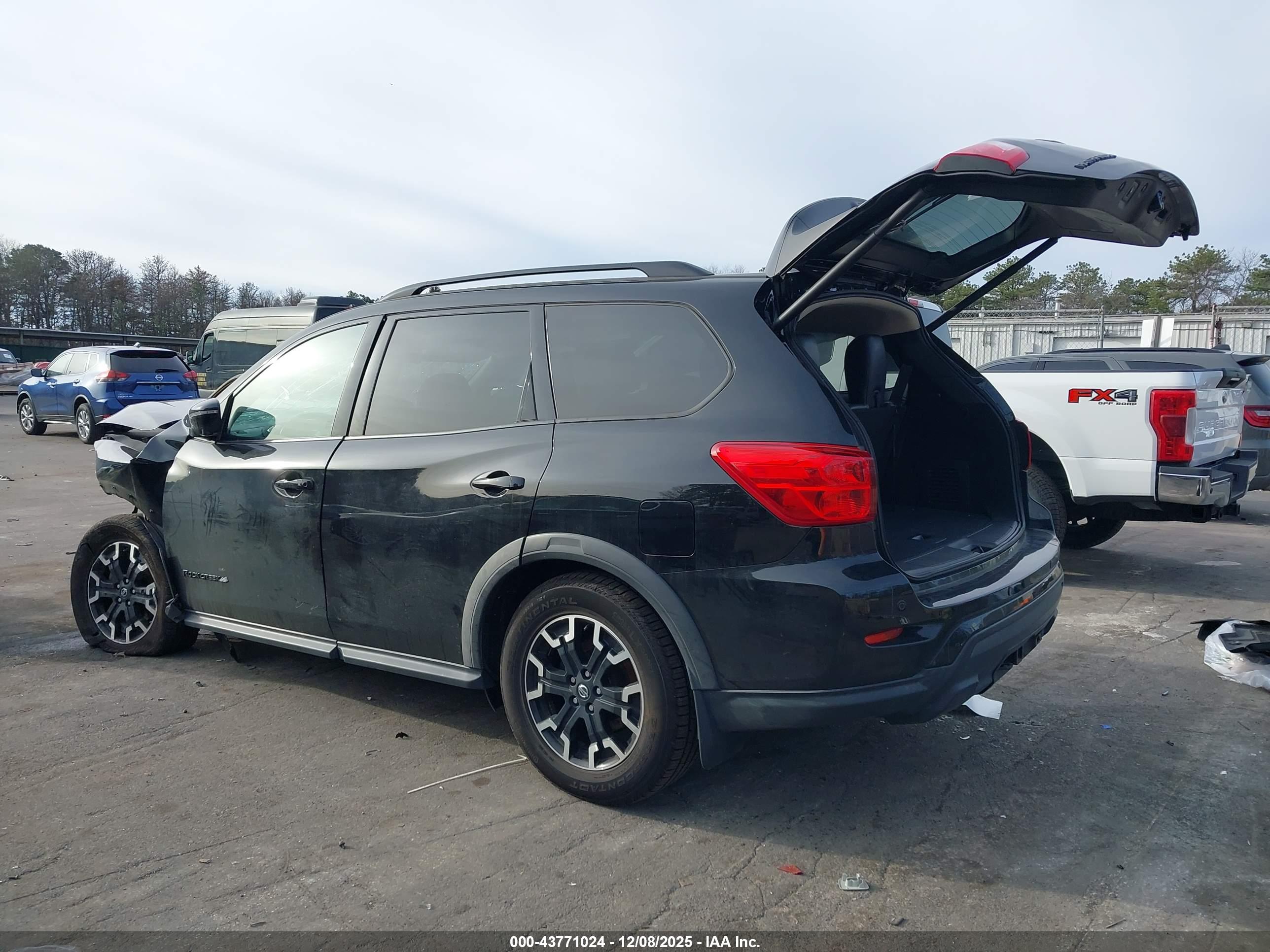 NISSAN PATHFINDER image 3