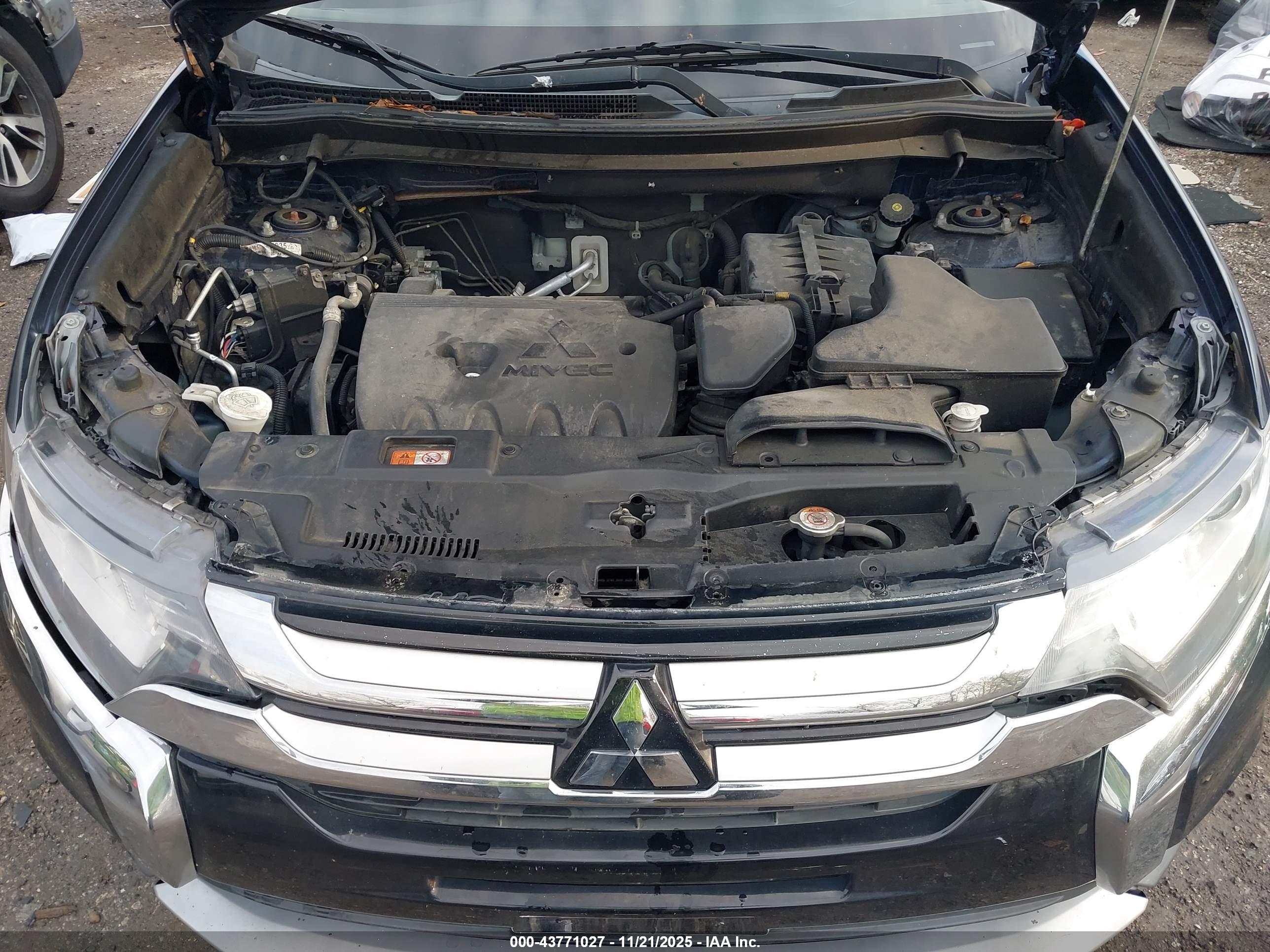 MITSUBISHI OUTLANDER image 10