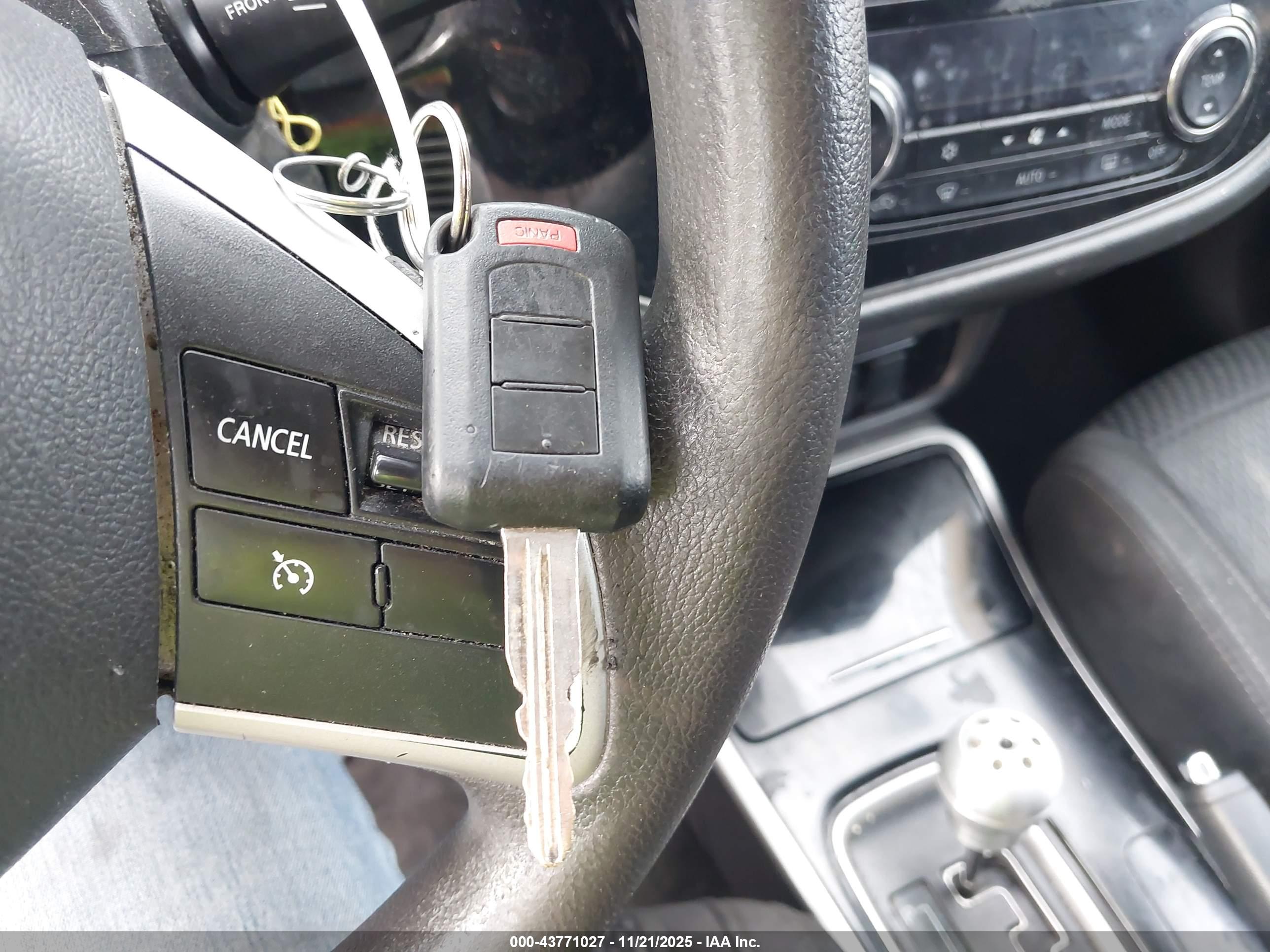 MITSUBISHI OUTLANDER image 11