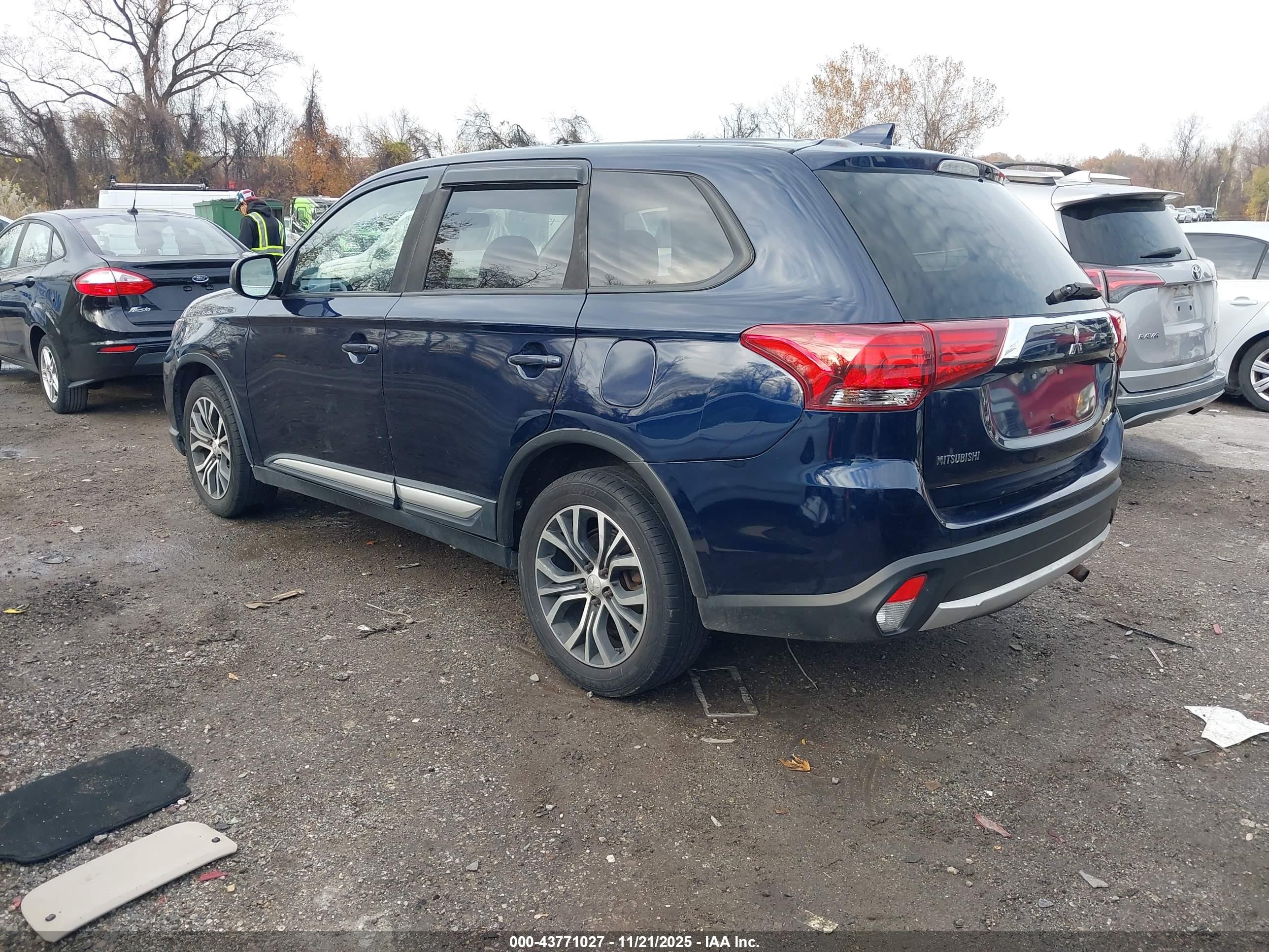 MITSUBISHI OUTLANDER image 3