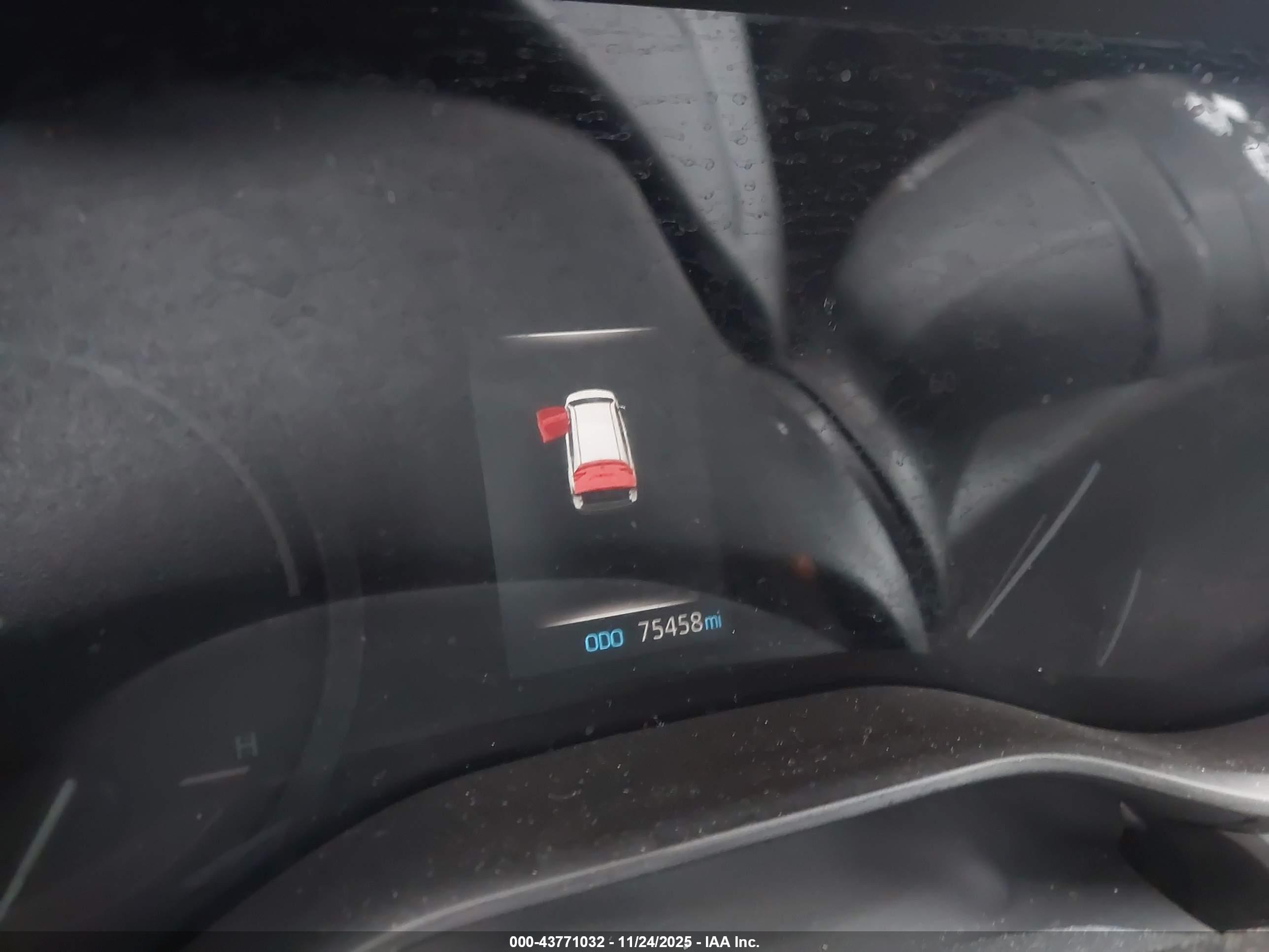 TOYOTA SIENNA image 7