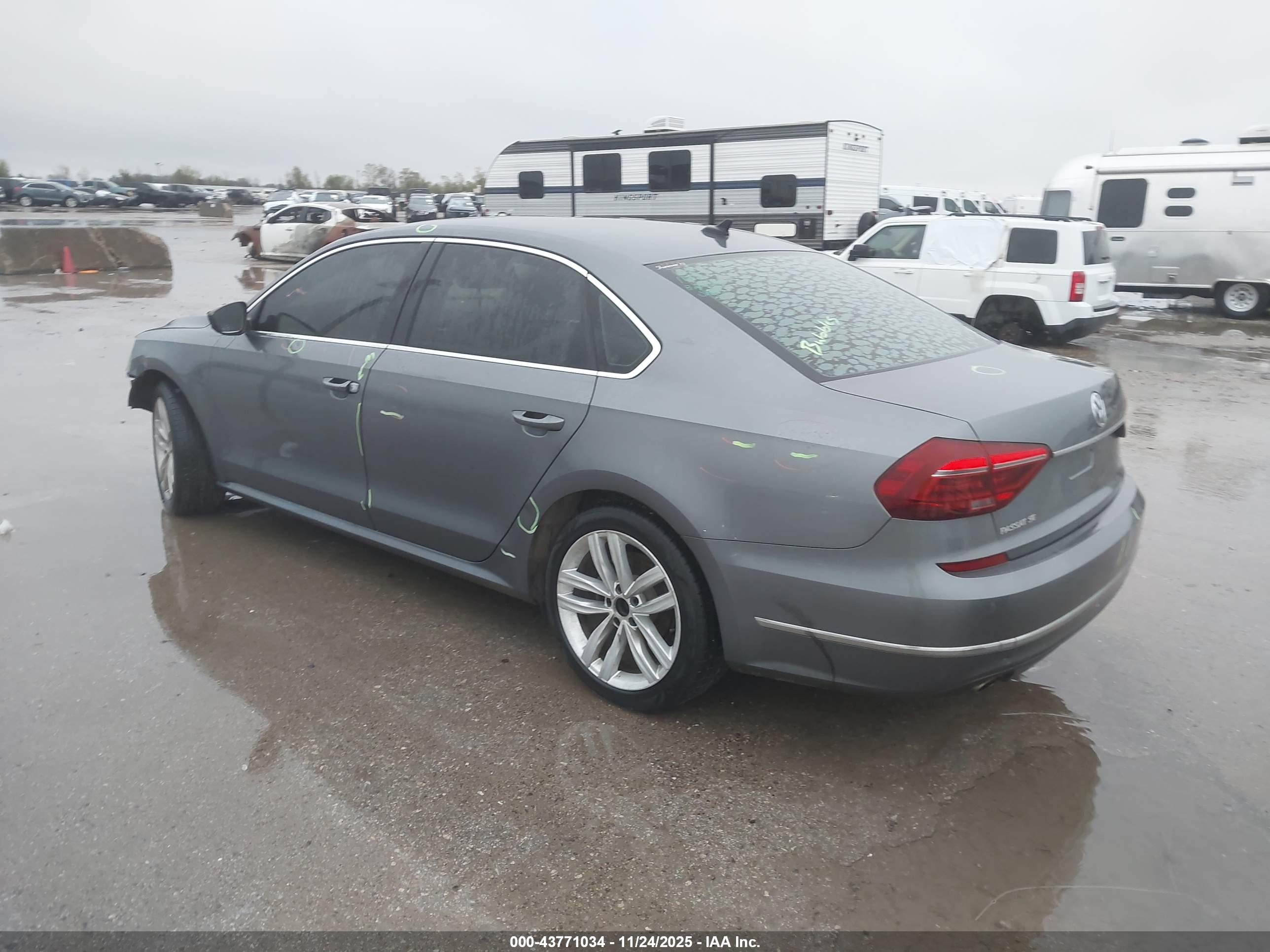 VOLKSWAGEN PASSAT image 3
