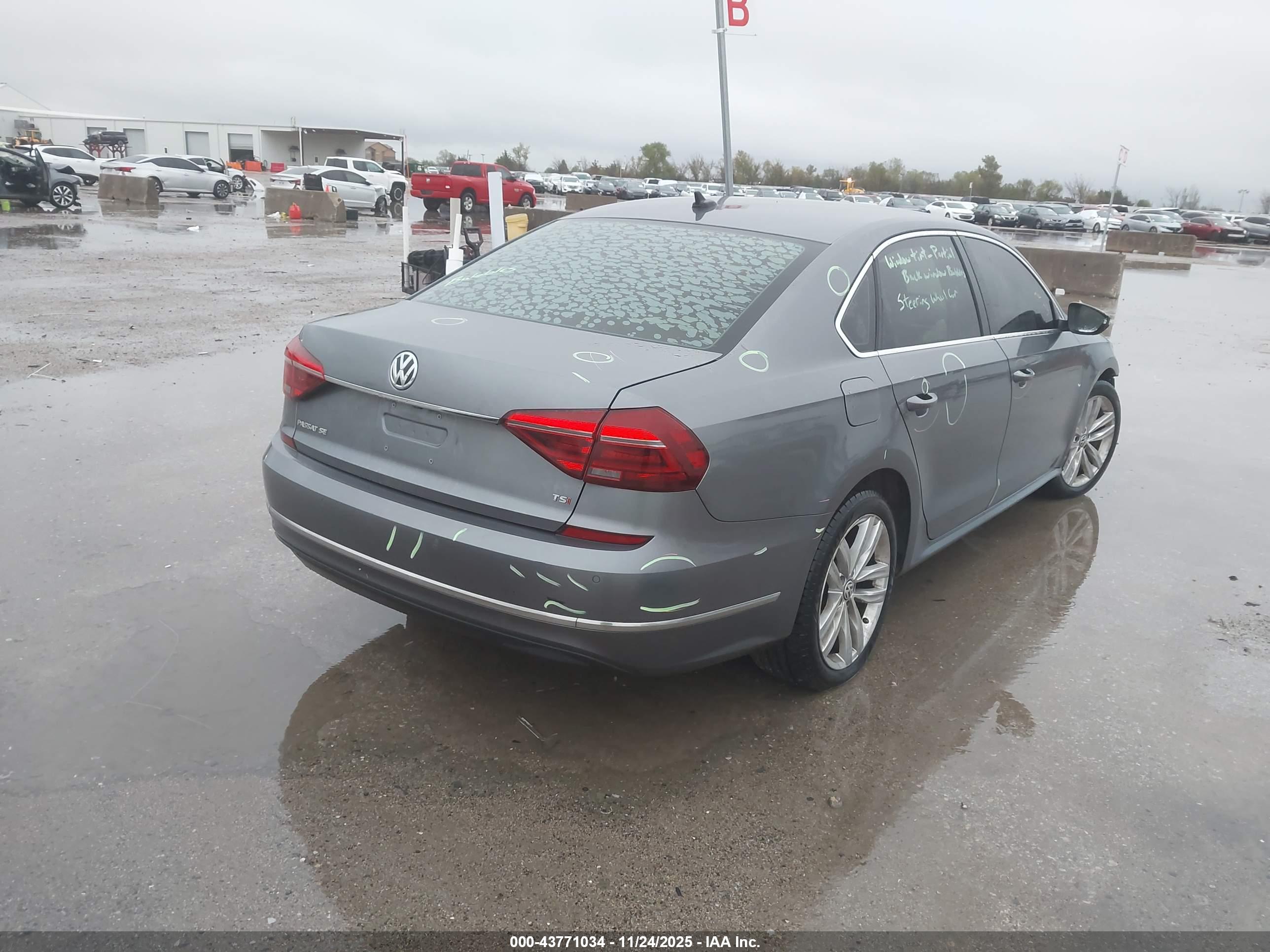 VOLKSWAGEN PASSAT image 4