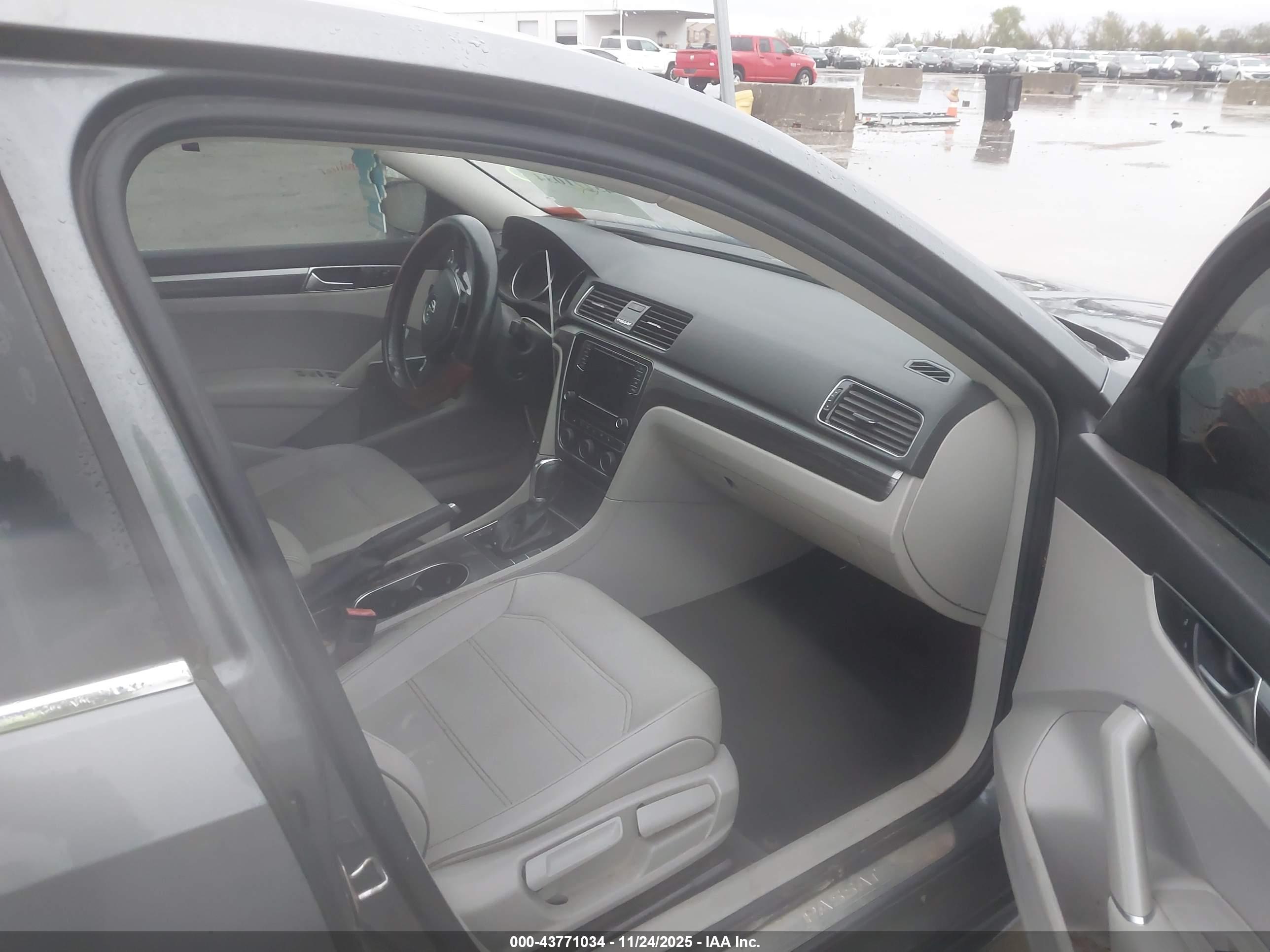 VOLKSWAGEN PASSAT image 5