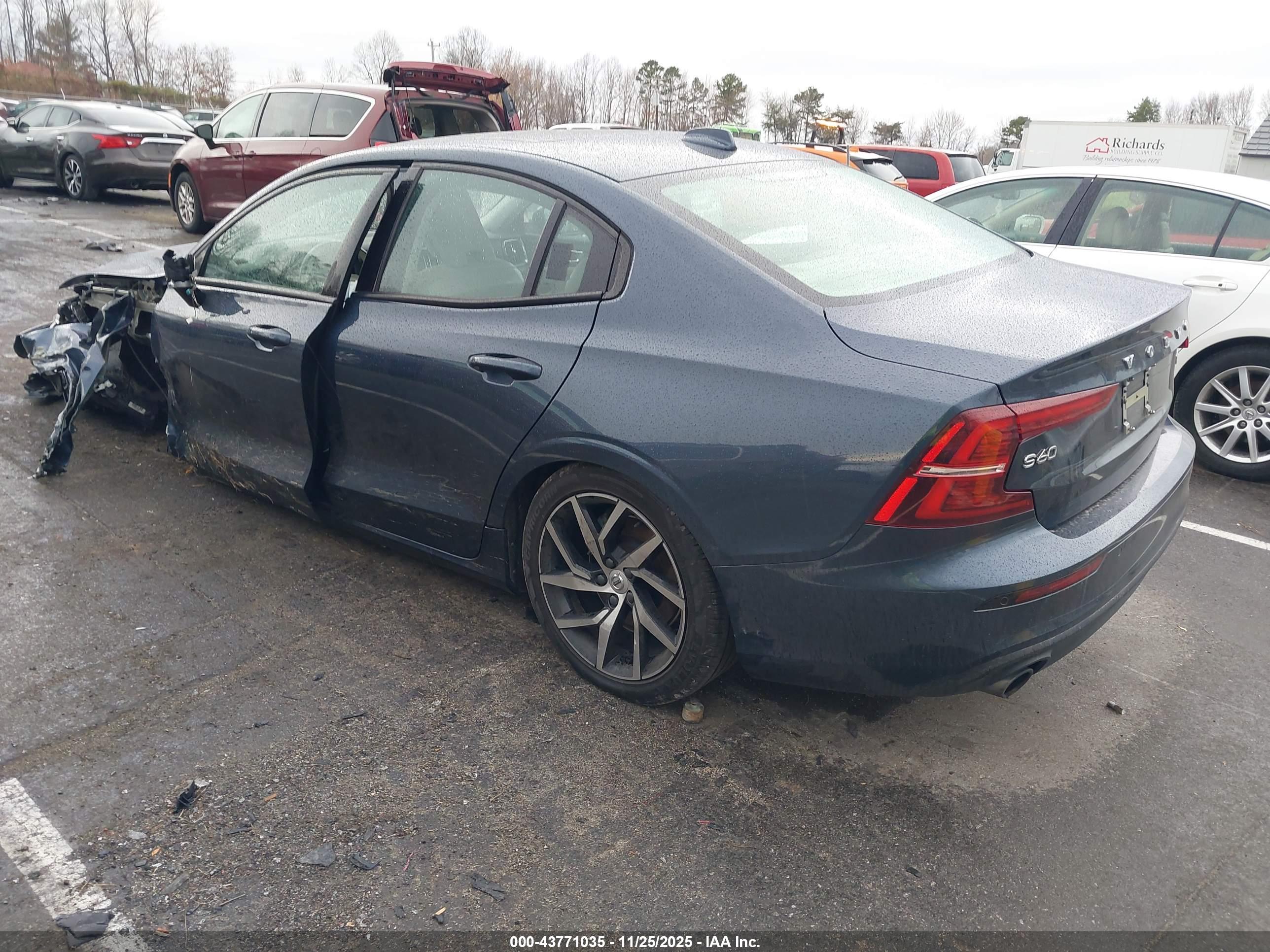 VOLVO S60 image 3