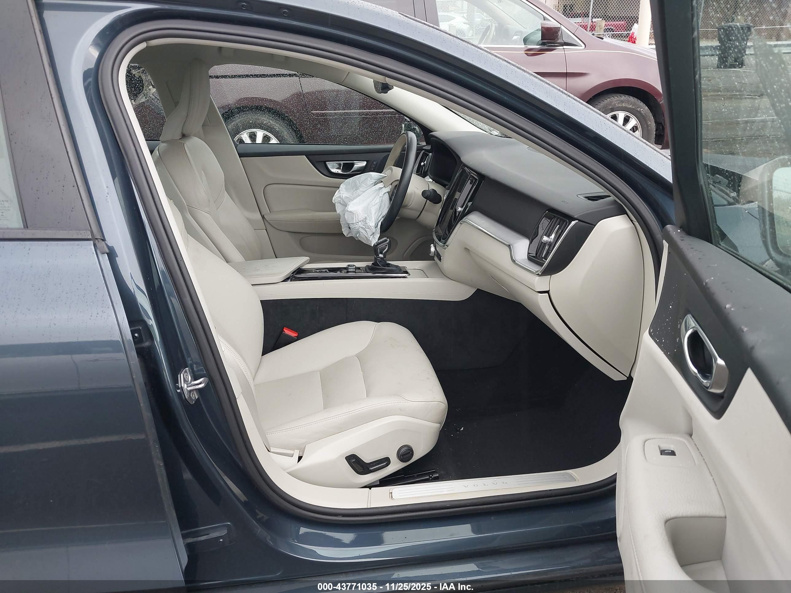 VOLVO S60 image 5