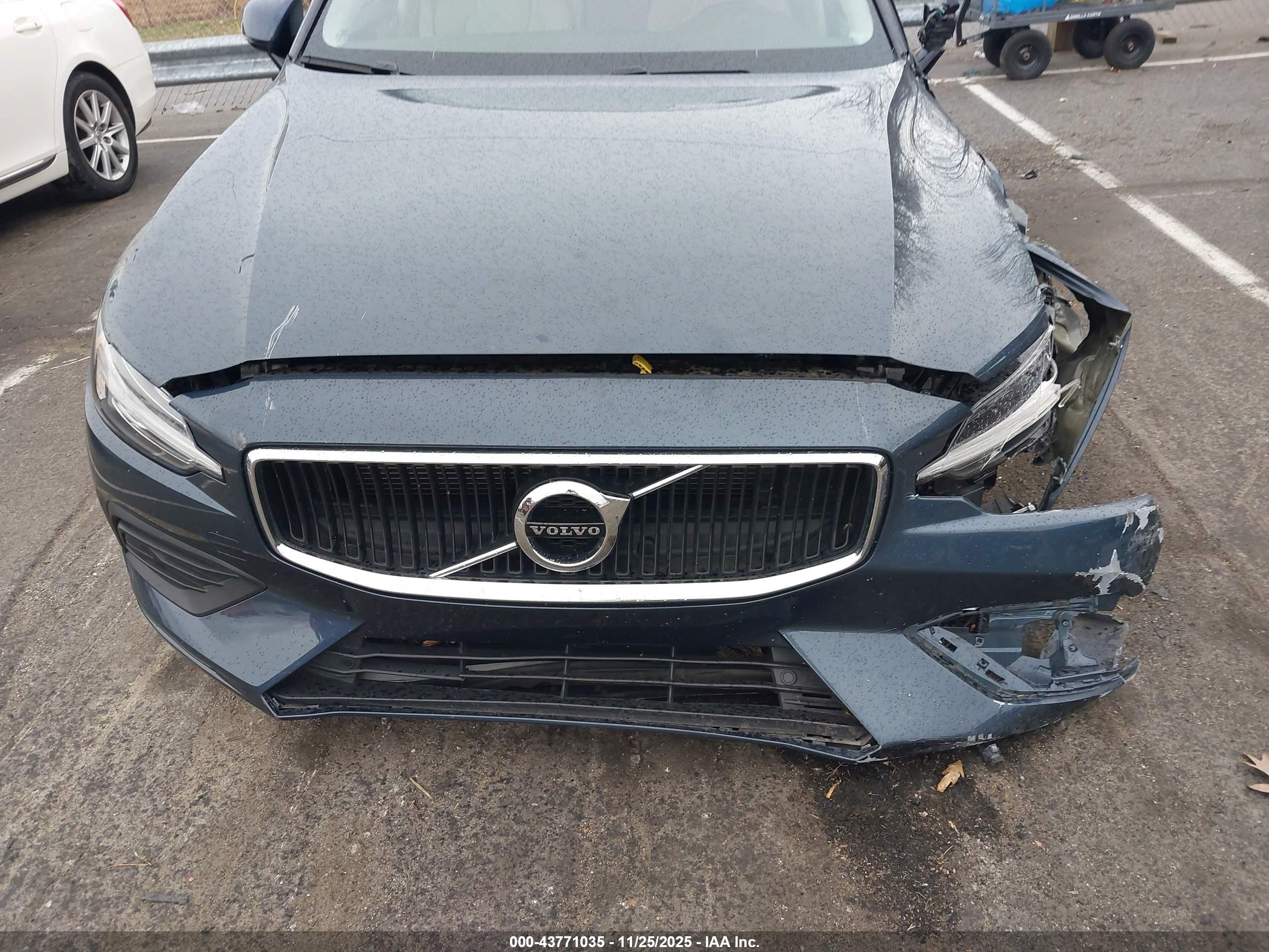 VOLVO S60 image 6