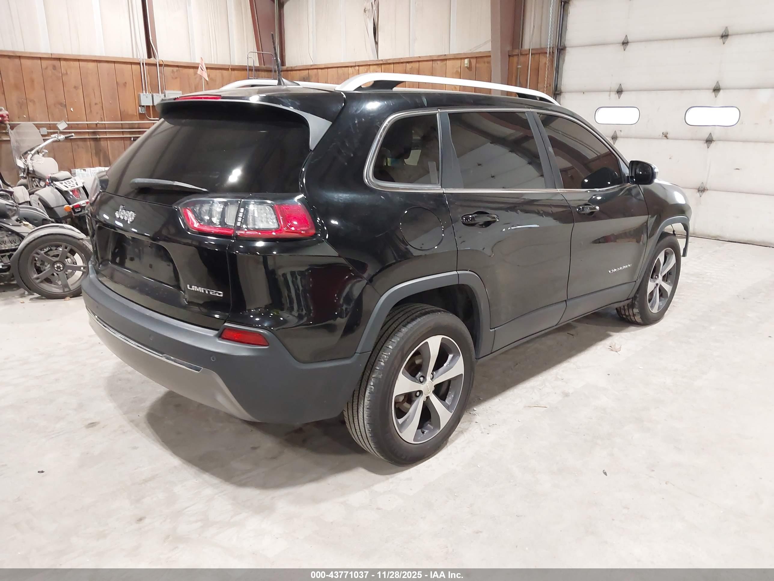 JEEP CHEROKEE image 4