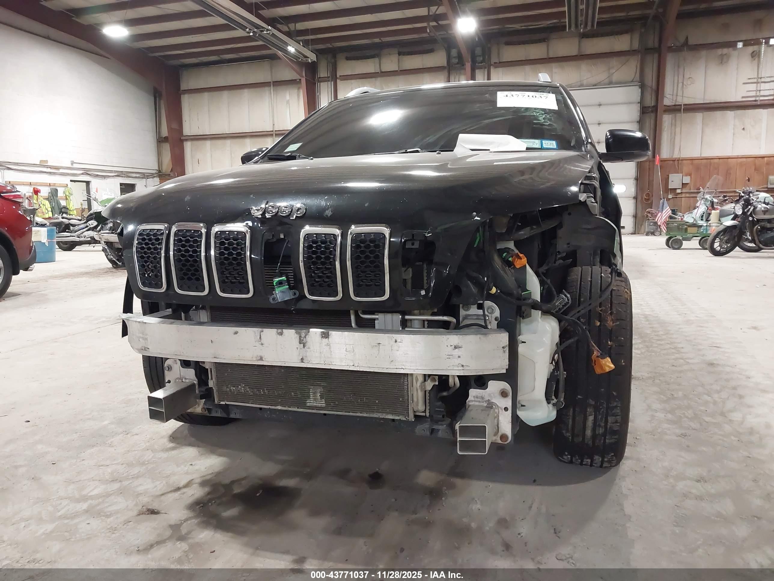 JEEP CHEROKEE image 6