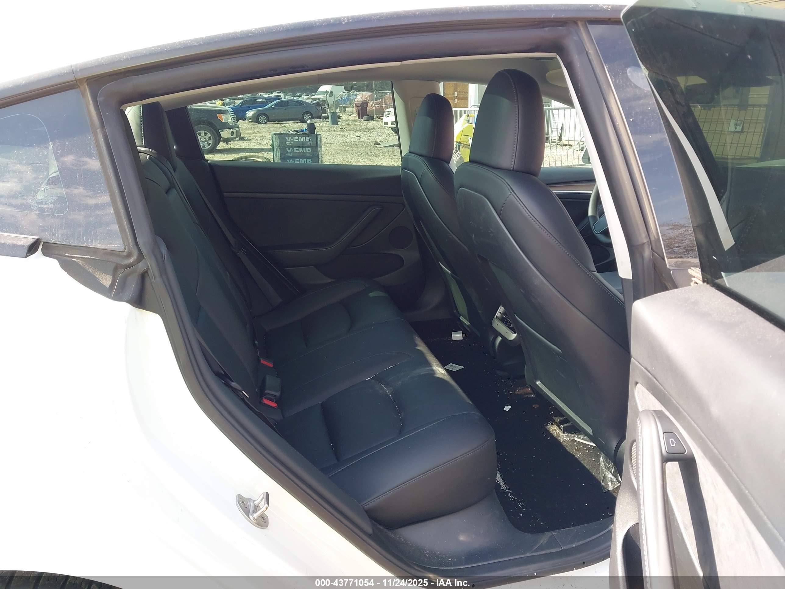 TESLA MODEL image 8