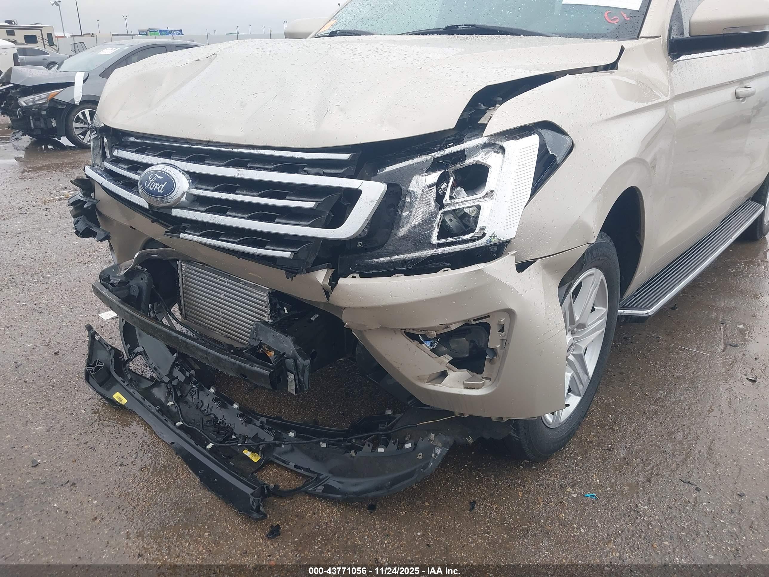 FORD EXPEDITION image 6