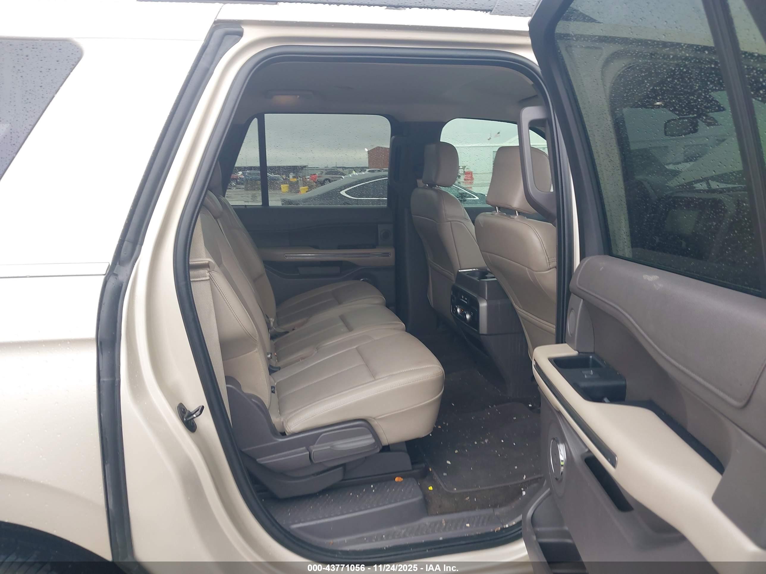 FORD EXPEDITION image 8