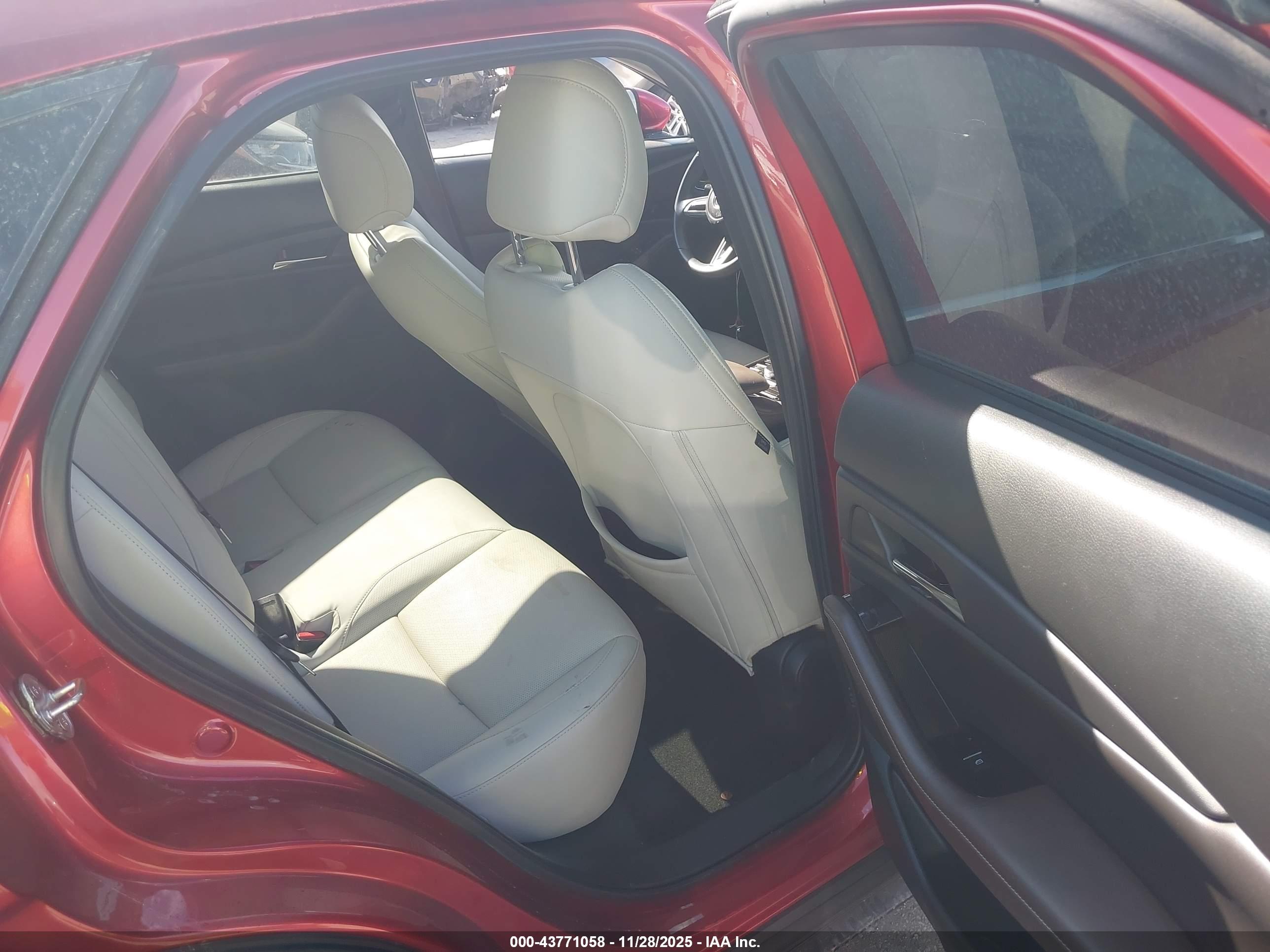 MAZDA CX-30 image 8