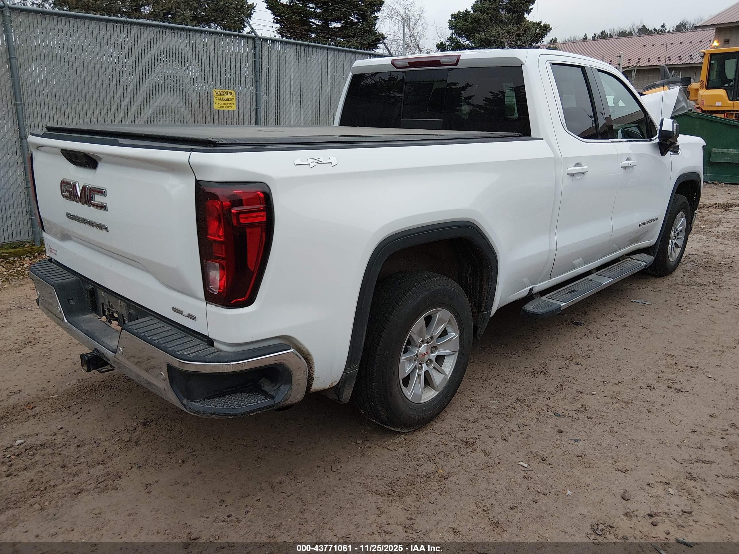 GMC SIERRA image 4