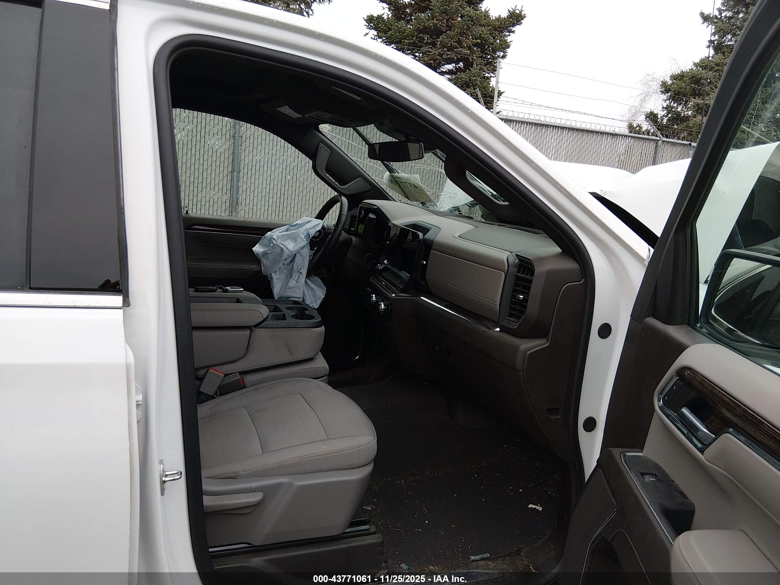 GMC SIERRA image 5