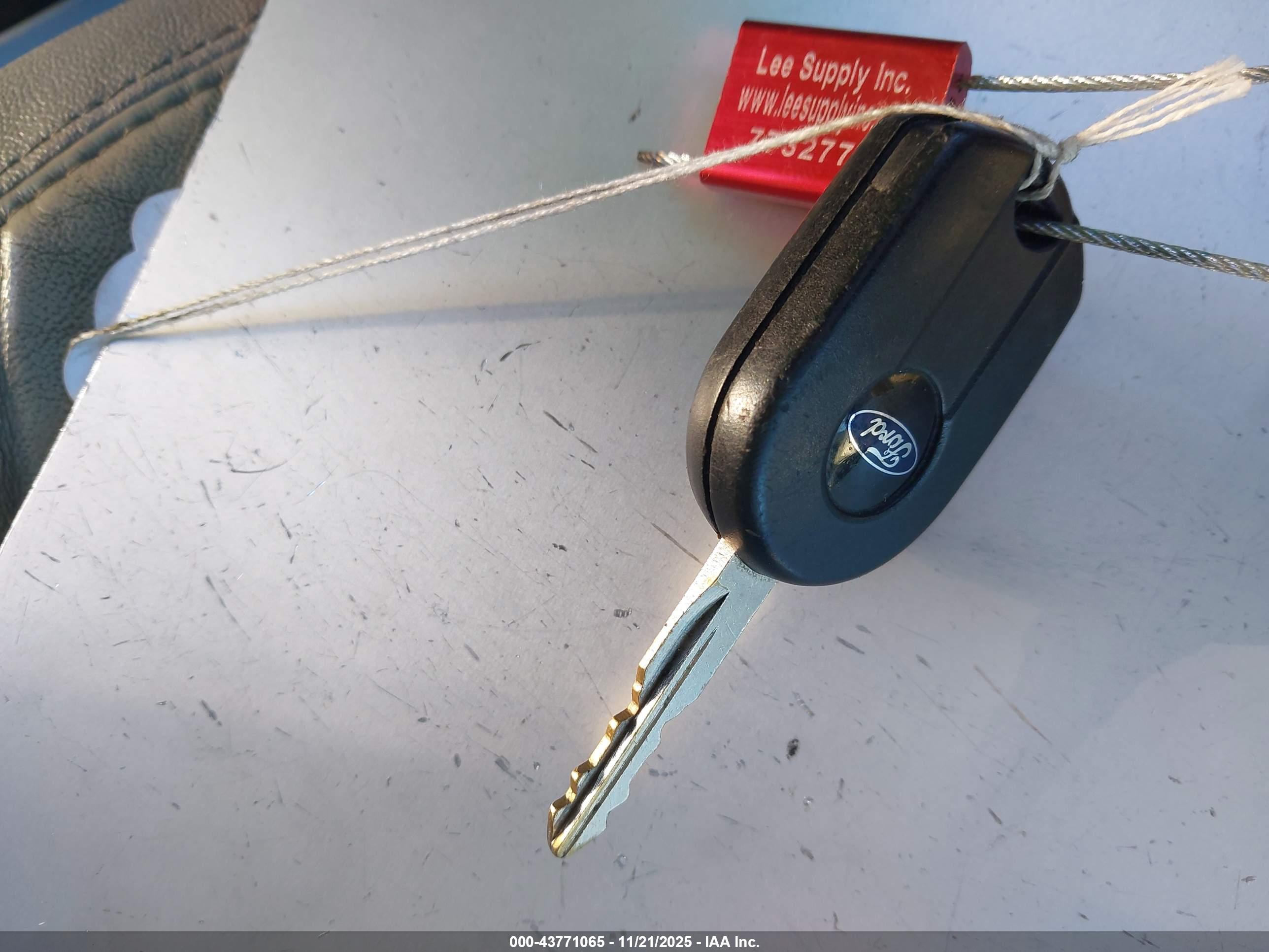 FORD ESCAPE image 11