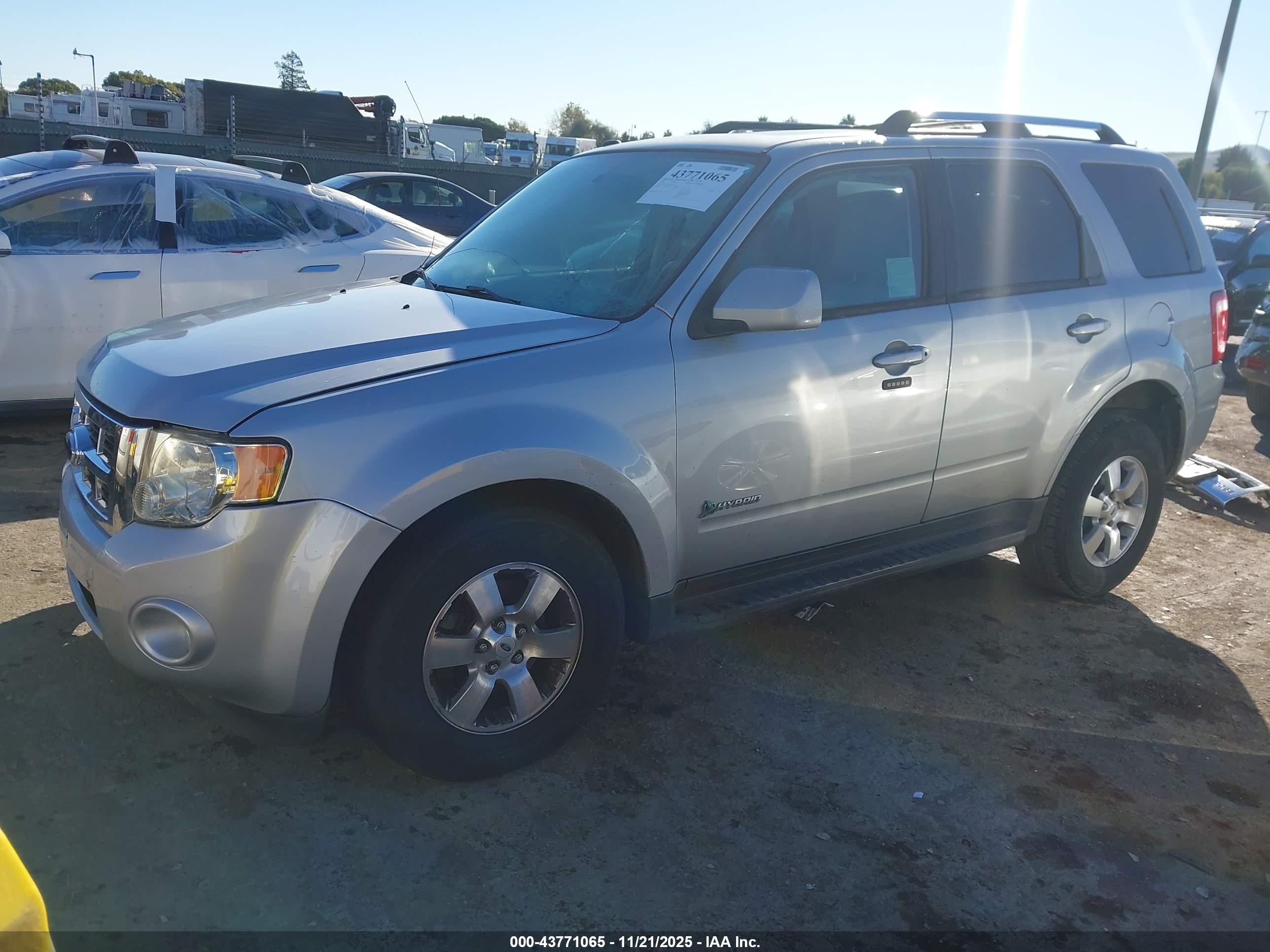 FORD ESCAPE image 2