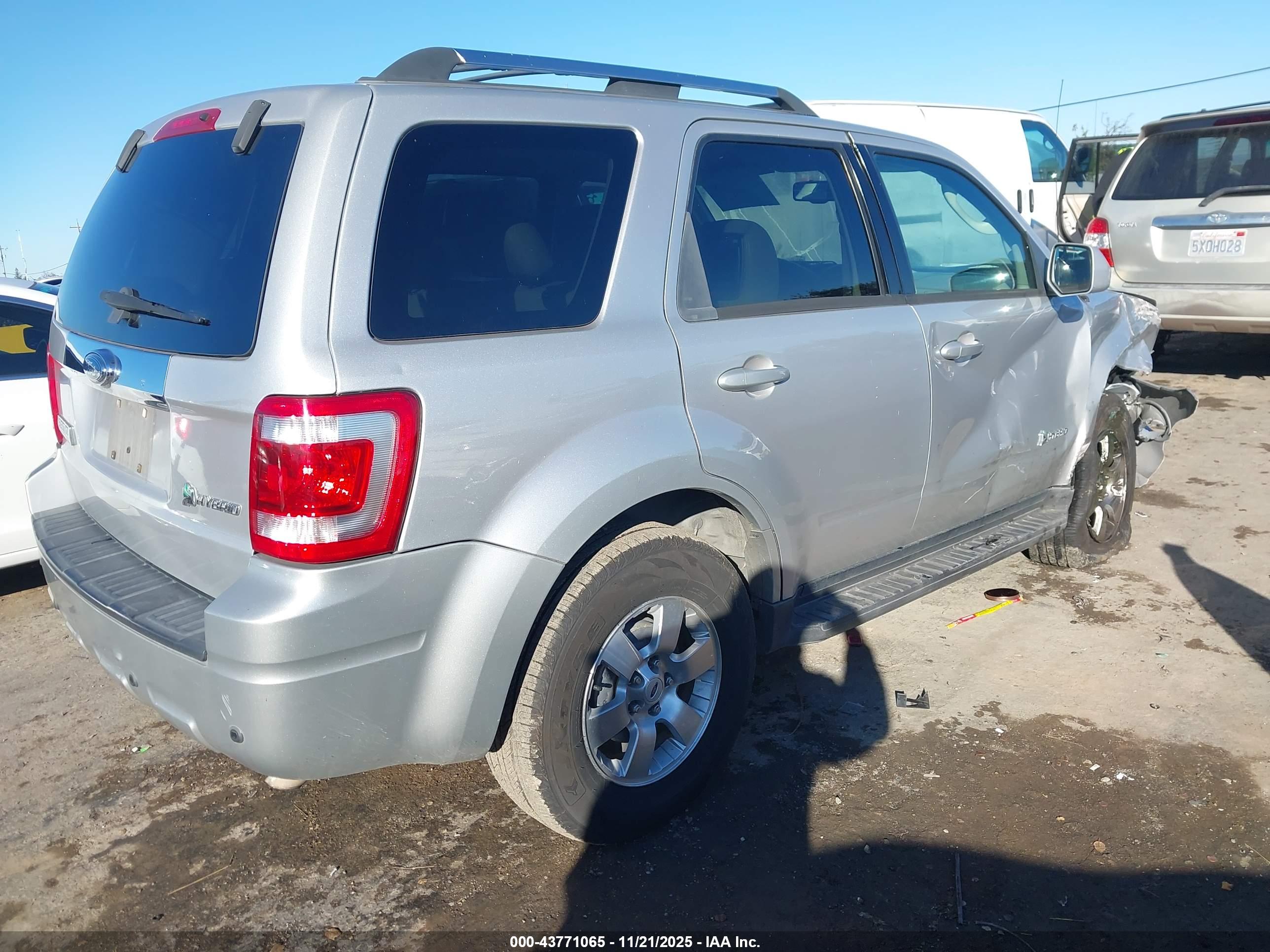 FORD ESCAPE image 4