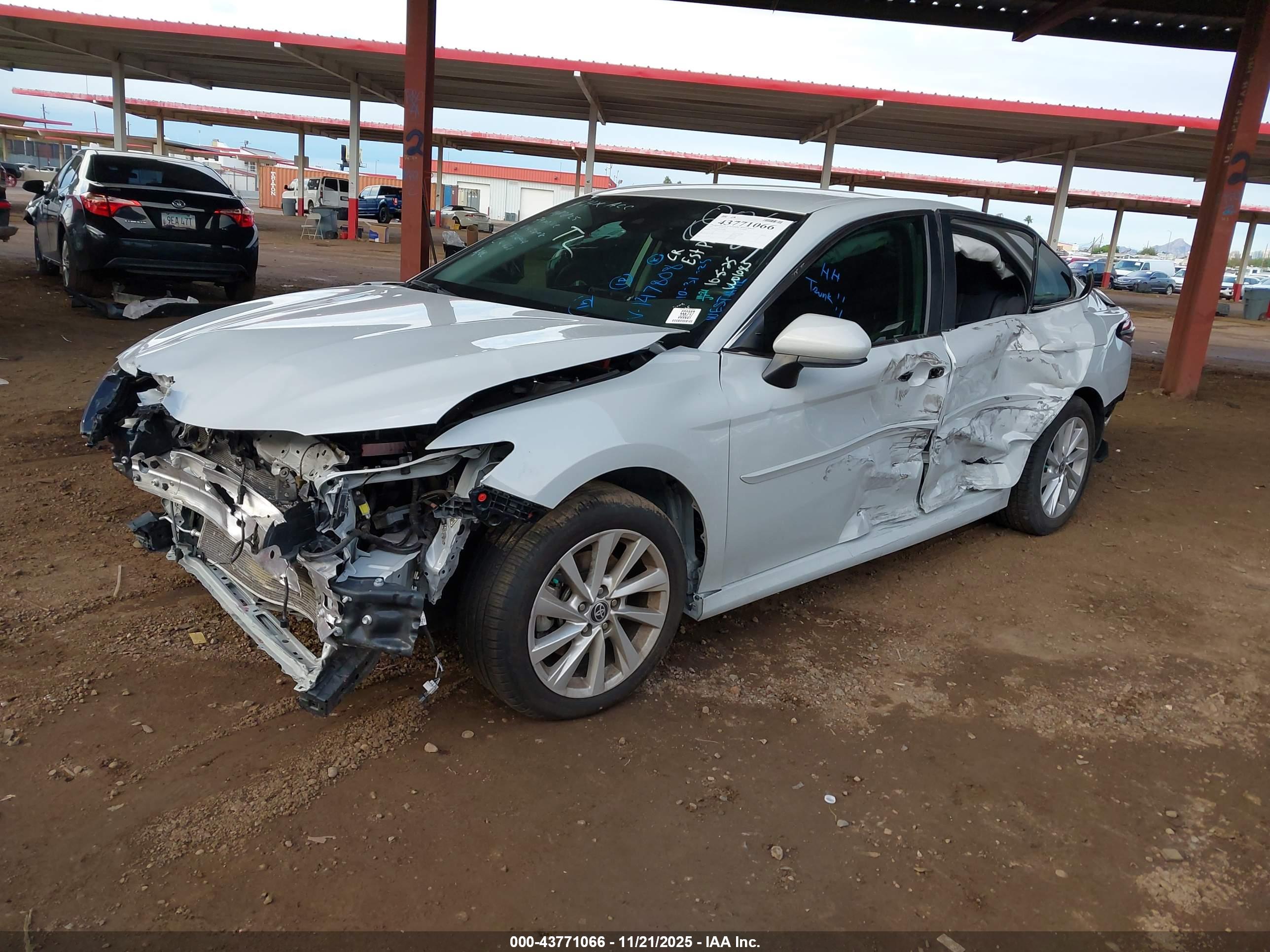 TOYOTA CAMRY image 2