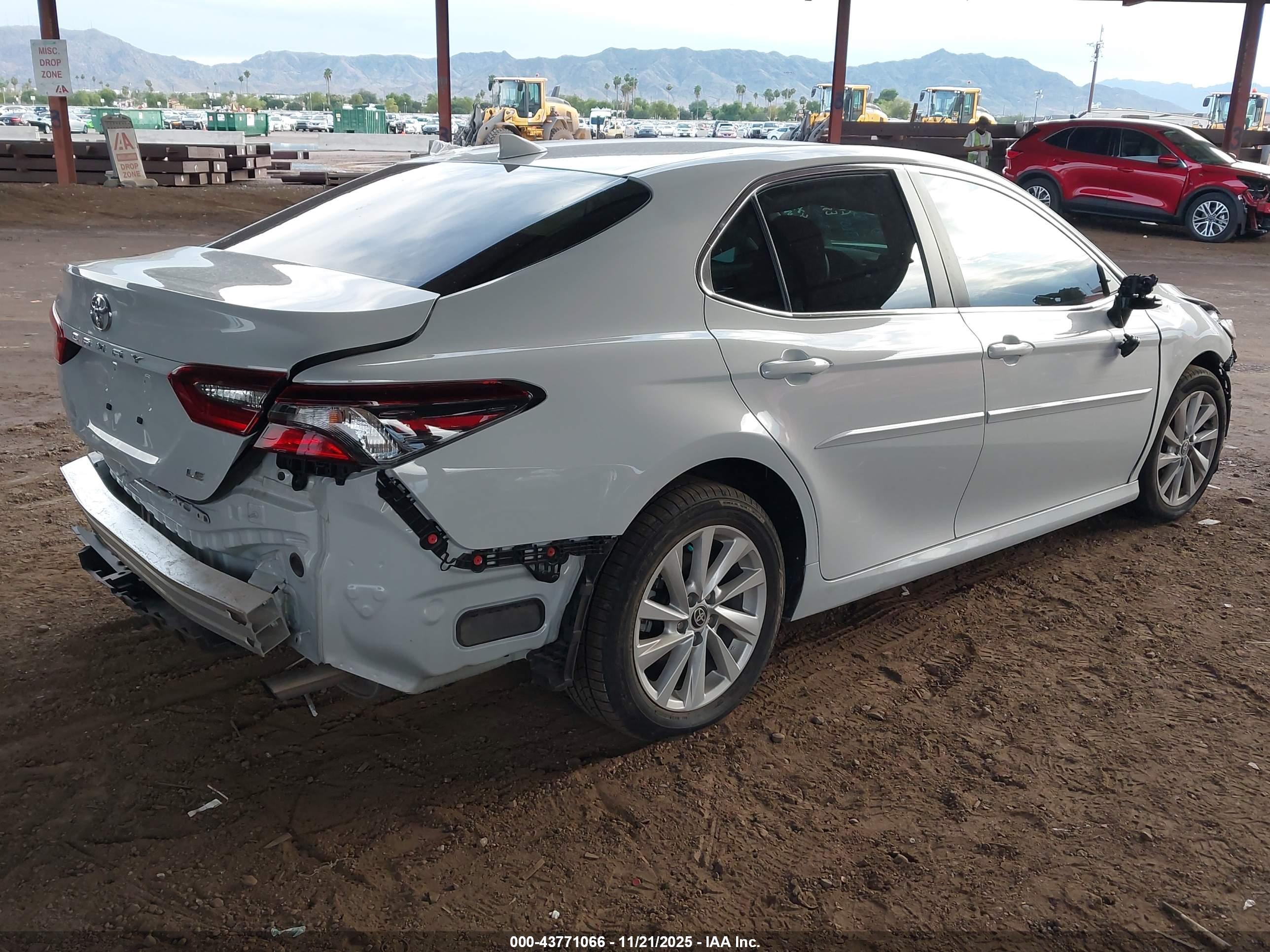 TOYOTA CAMRY image 4