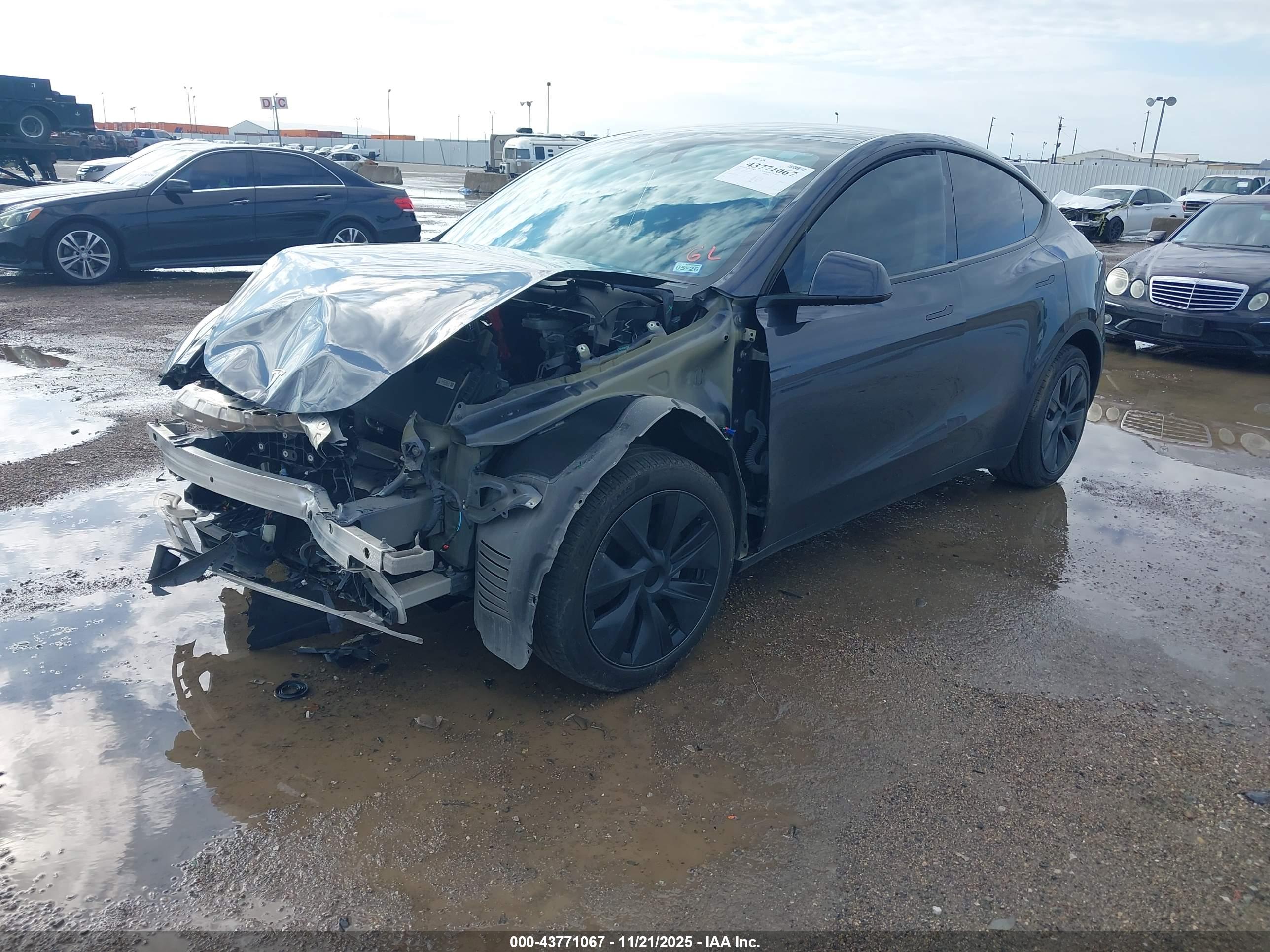 TESLA MODEL image 2
