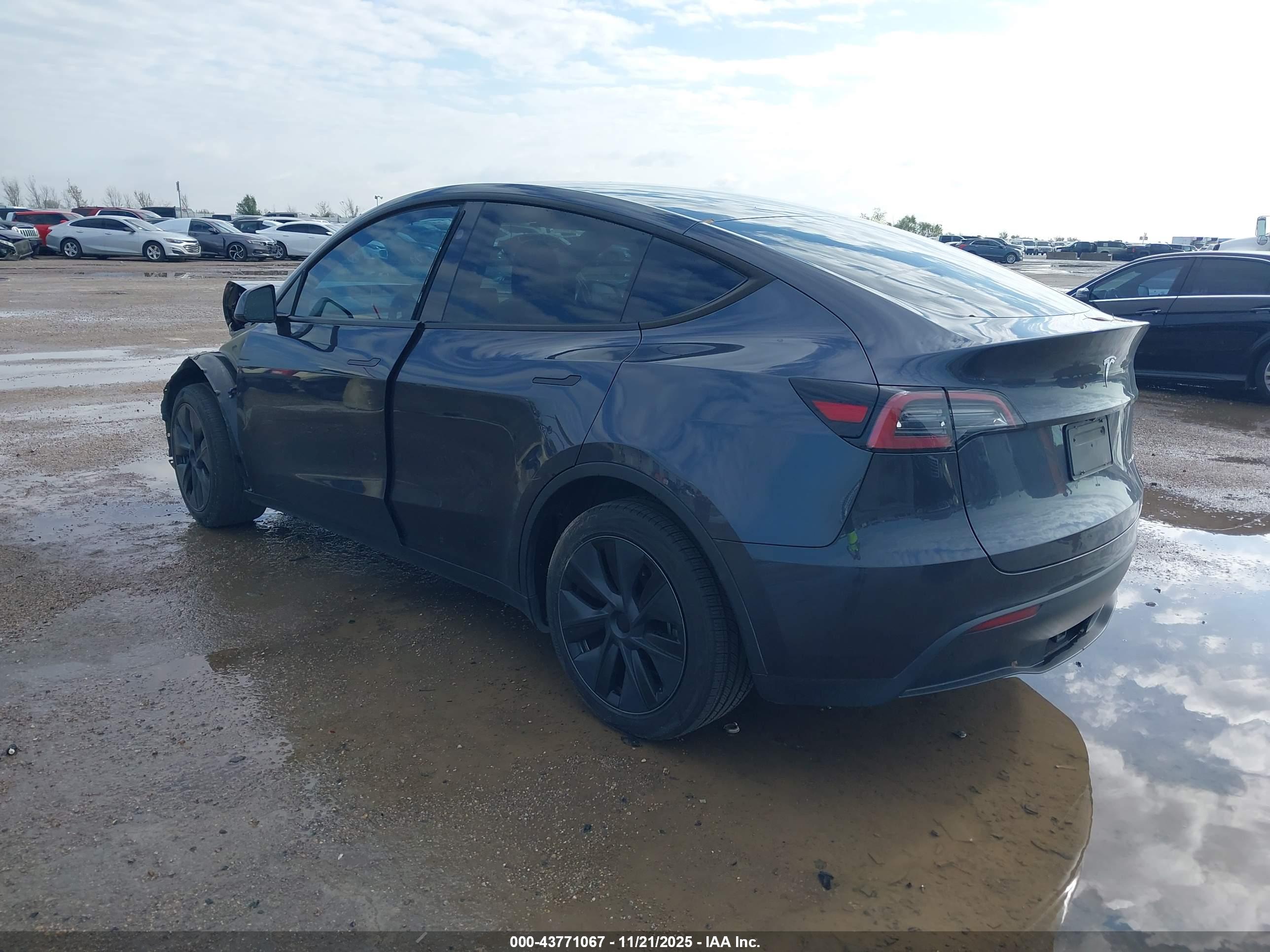 TESLA MODEL image 3