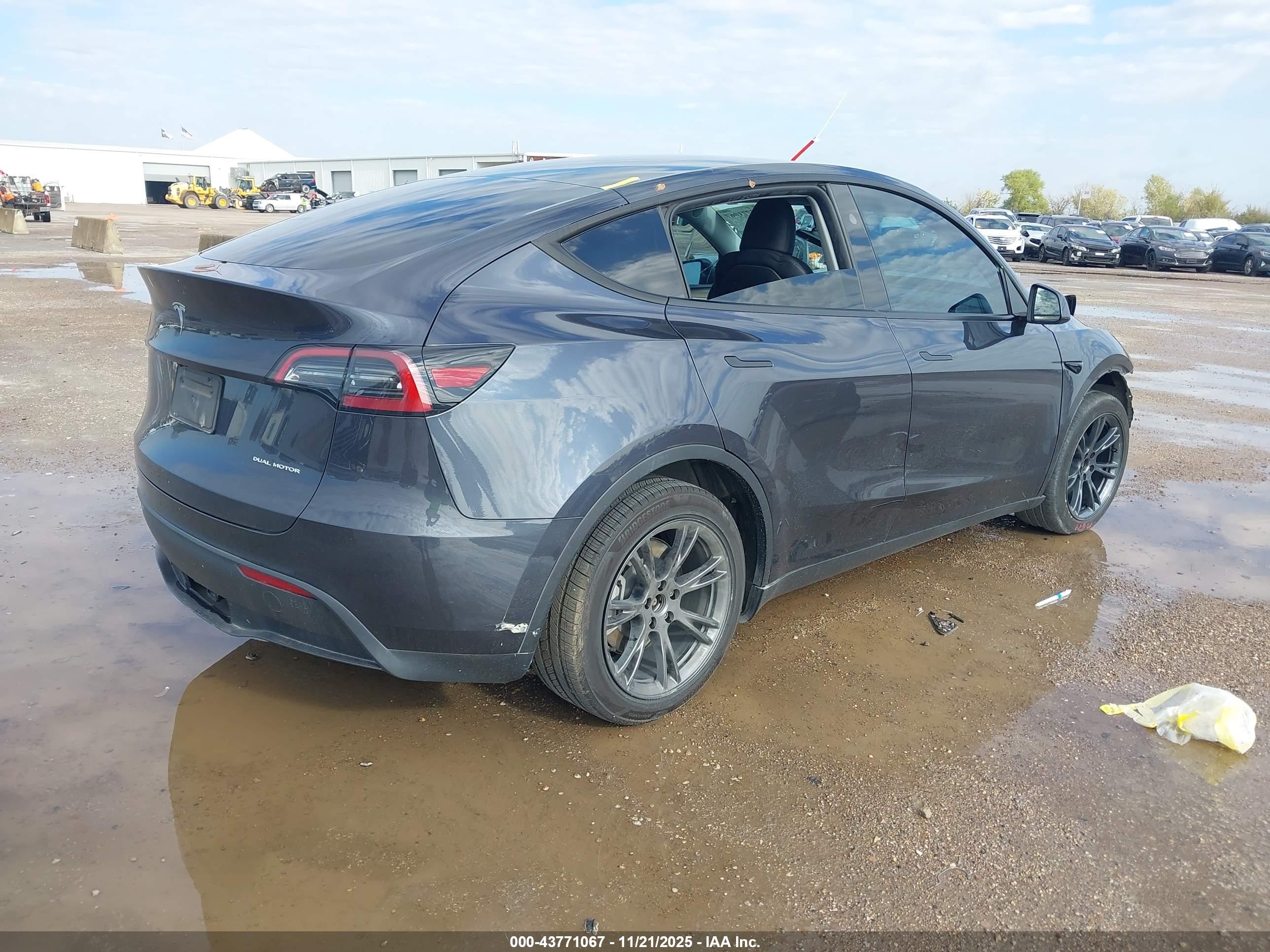 TESLA MODEL image 4