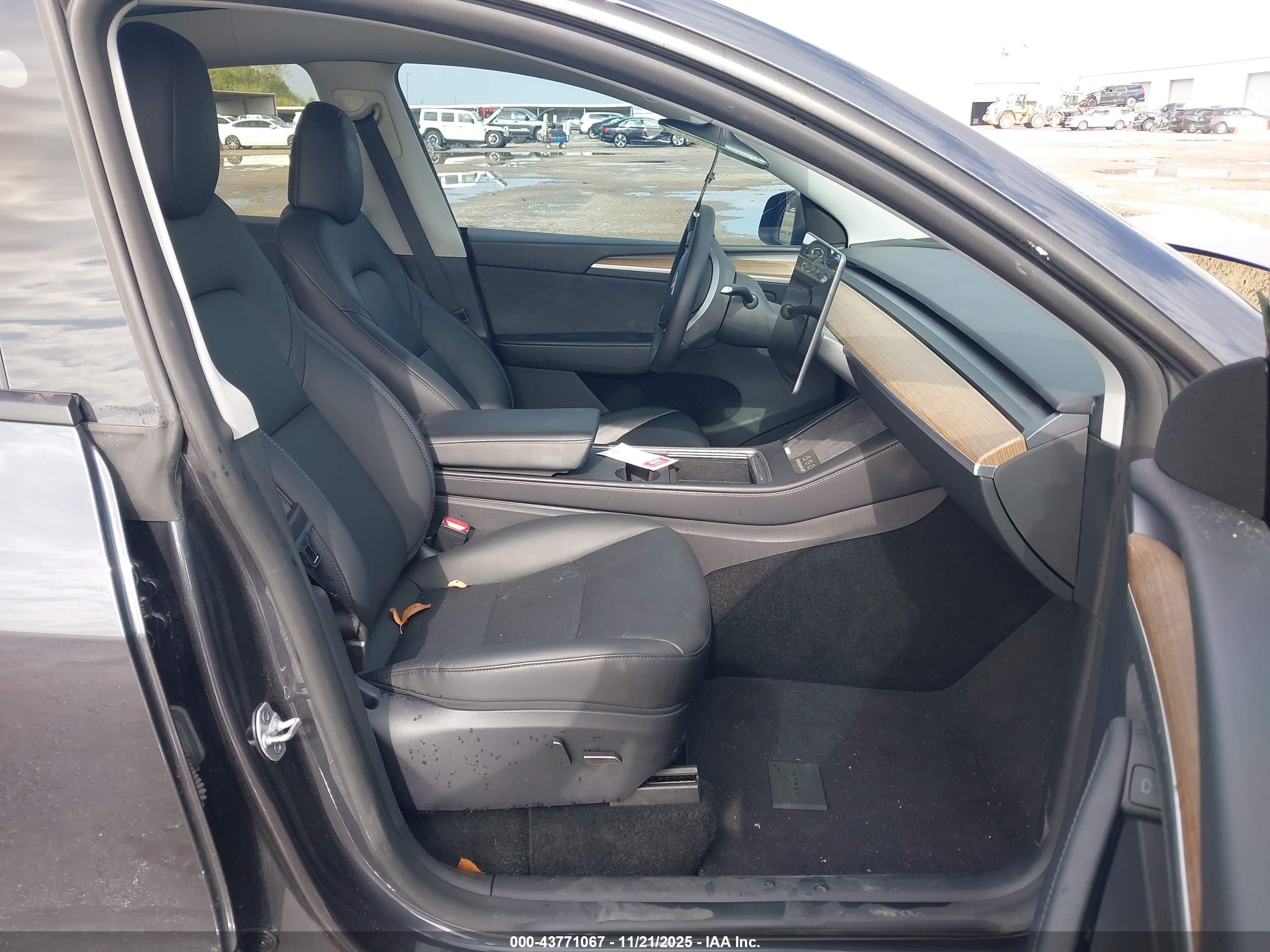 TESLA MODEL image 5