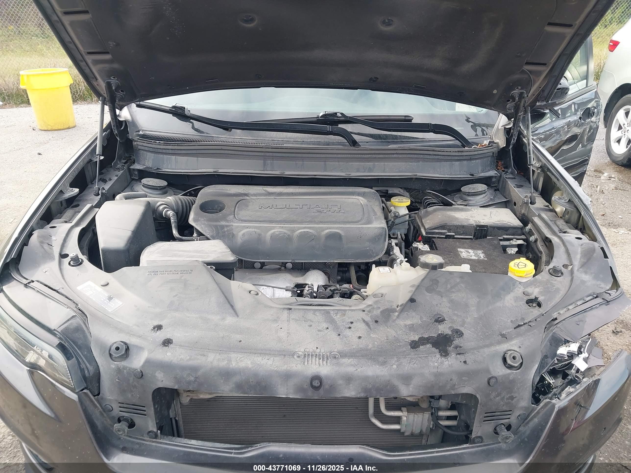 JEEP CHEROKEE image 10