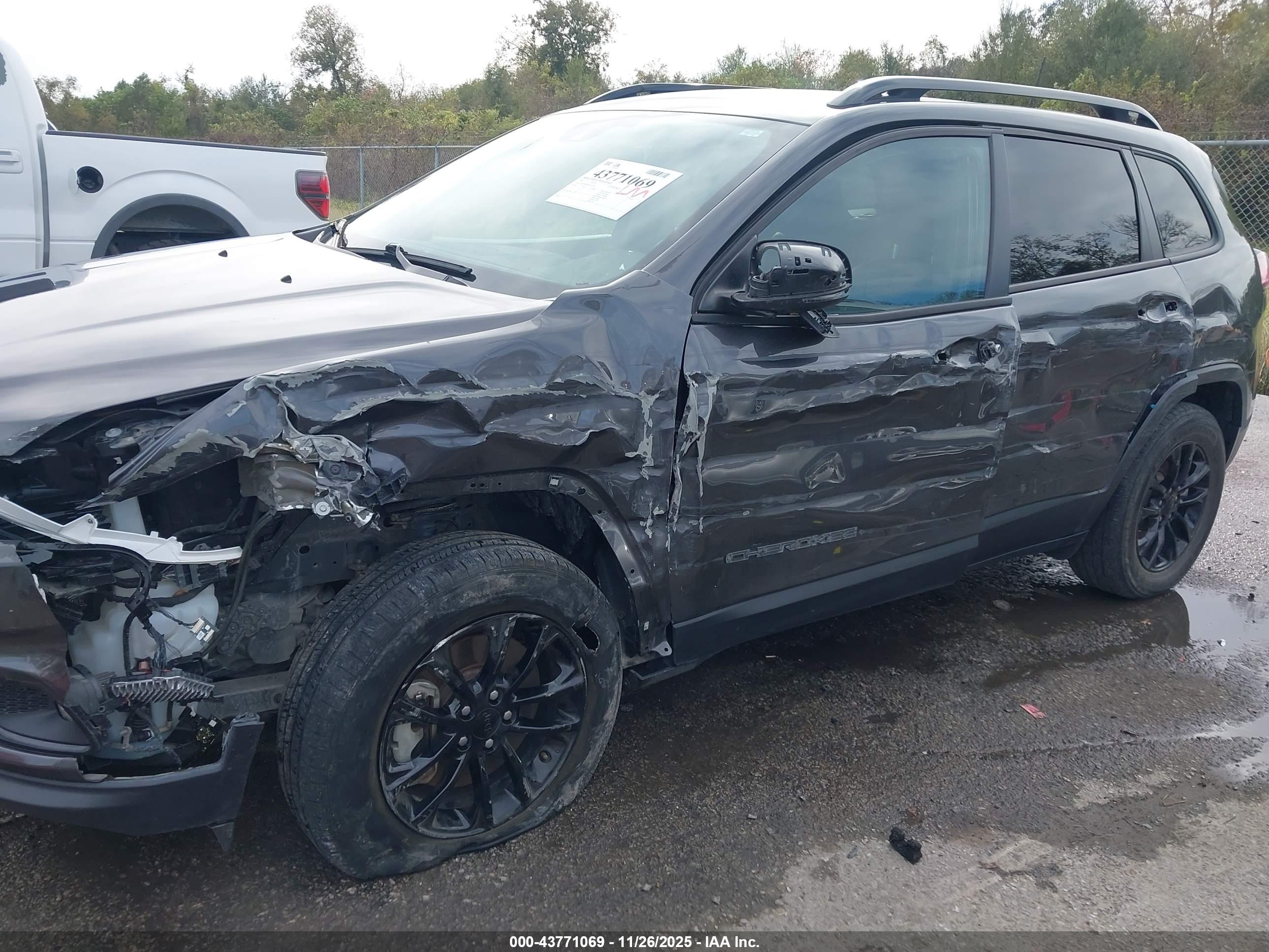 JEEP CHEROKEE image 6