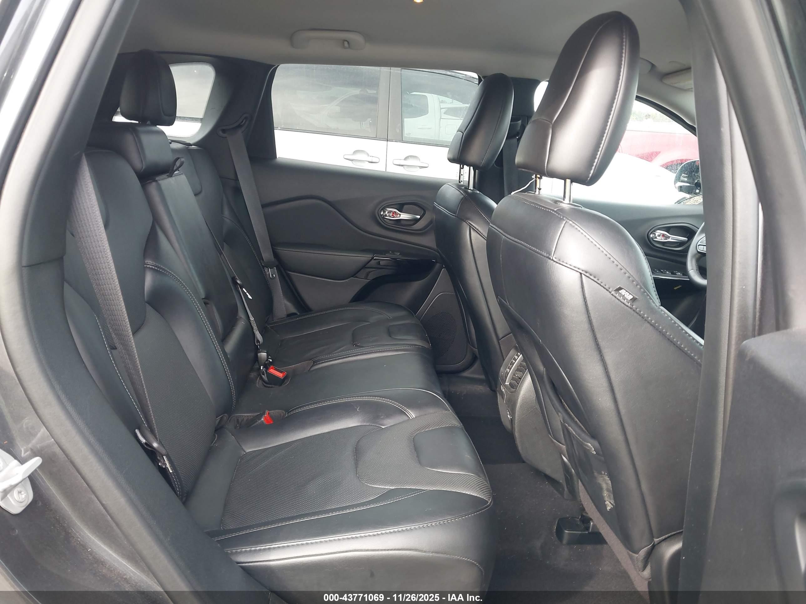 JEEP CHEROKEE image 8