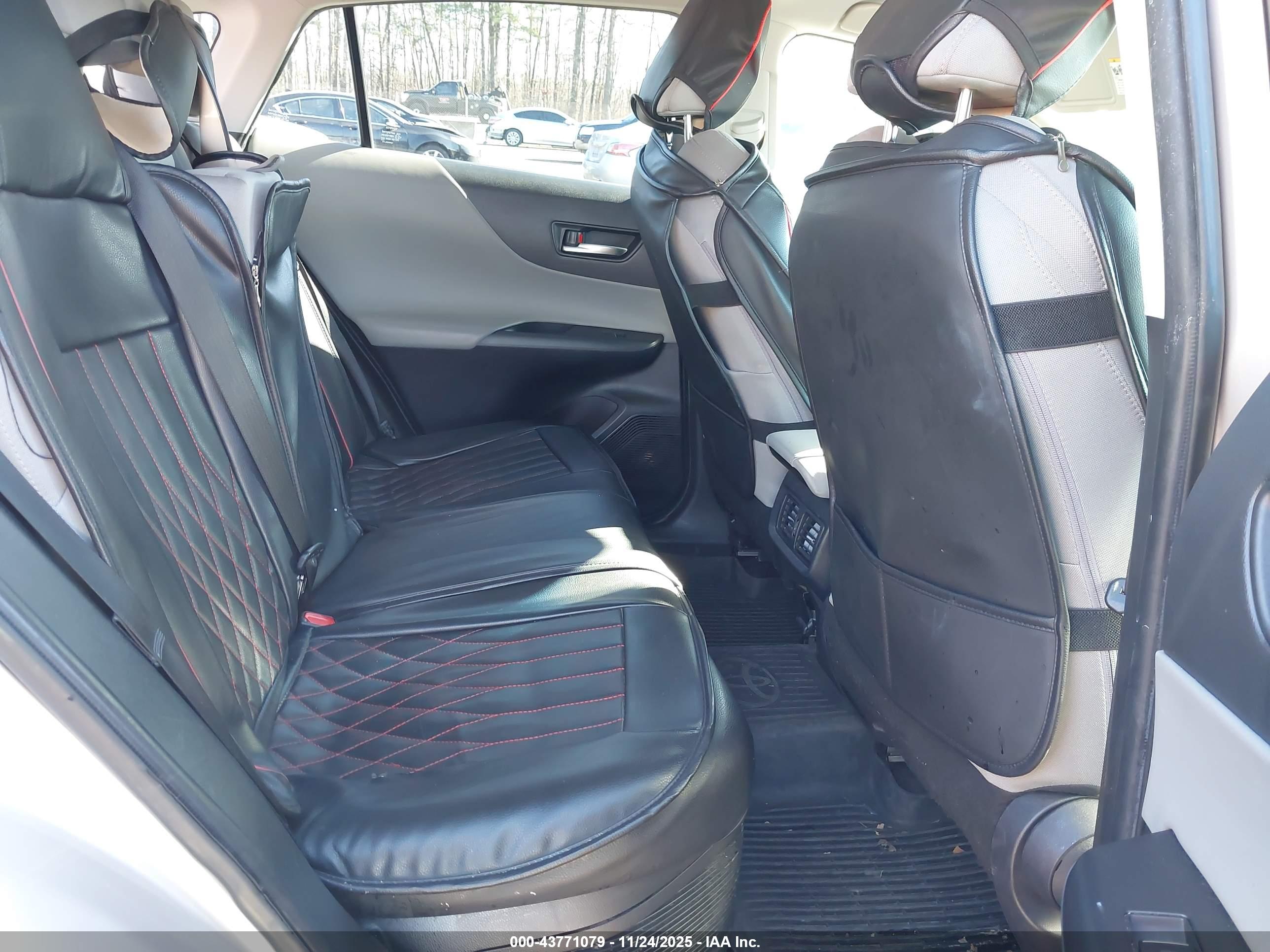 TOYOTA VENZA image 8