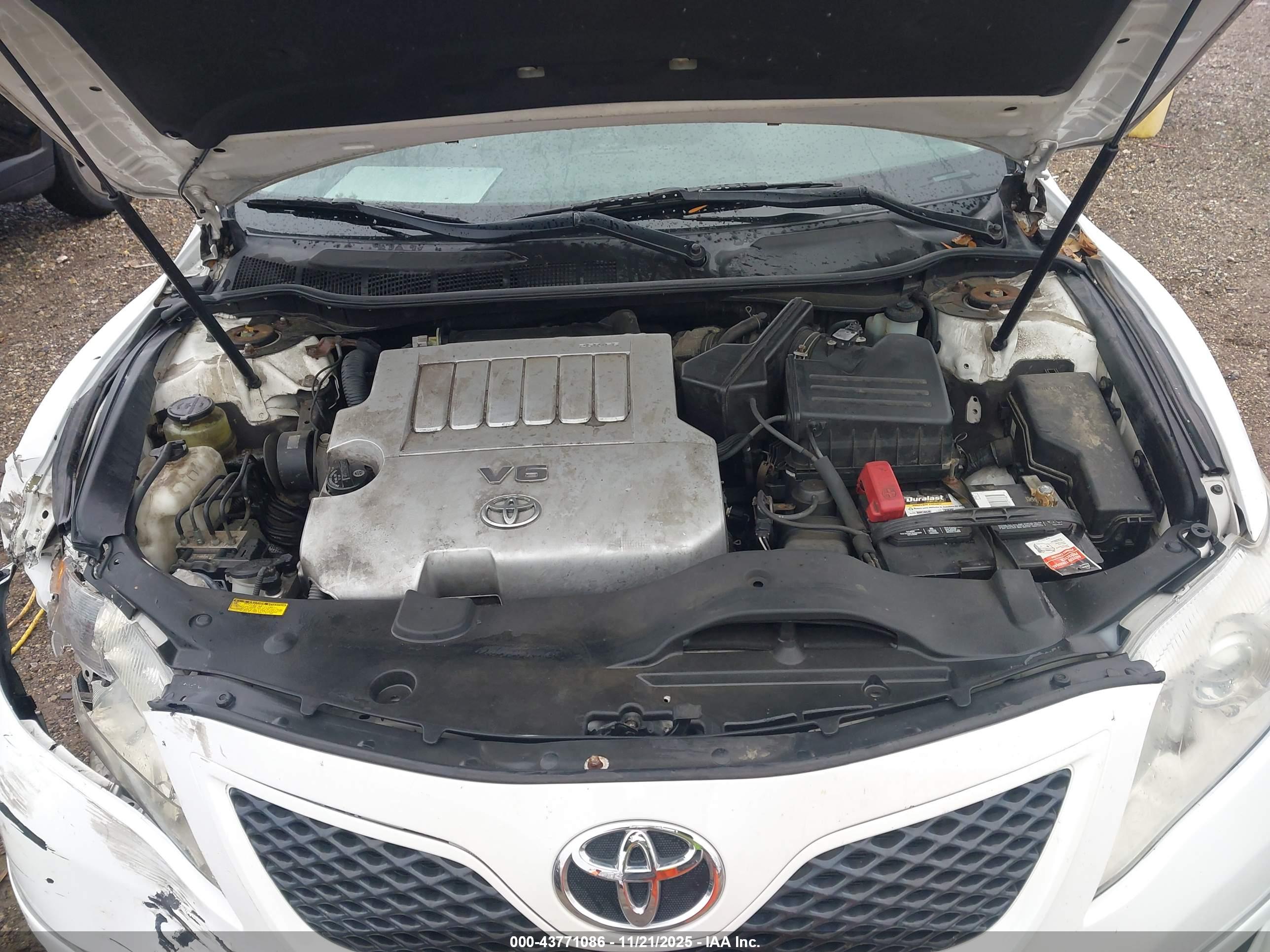 TOYOTA CAMRY image 10