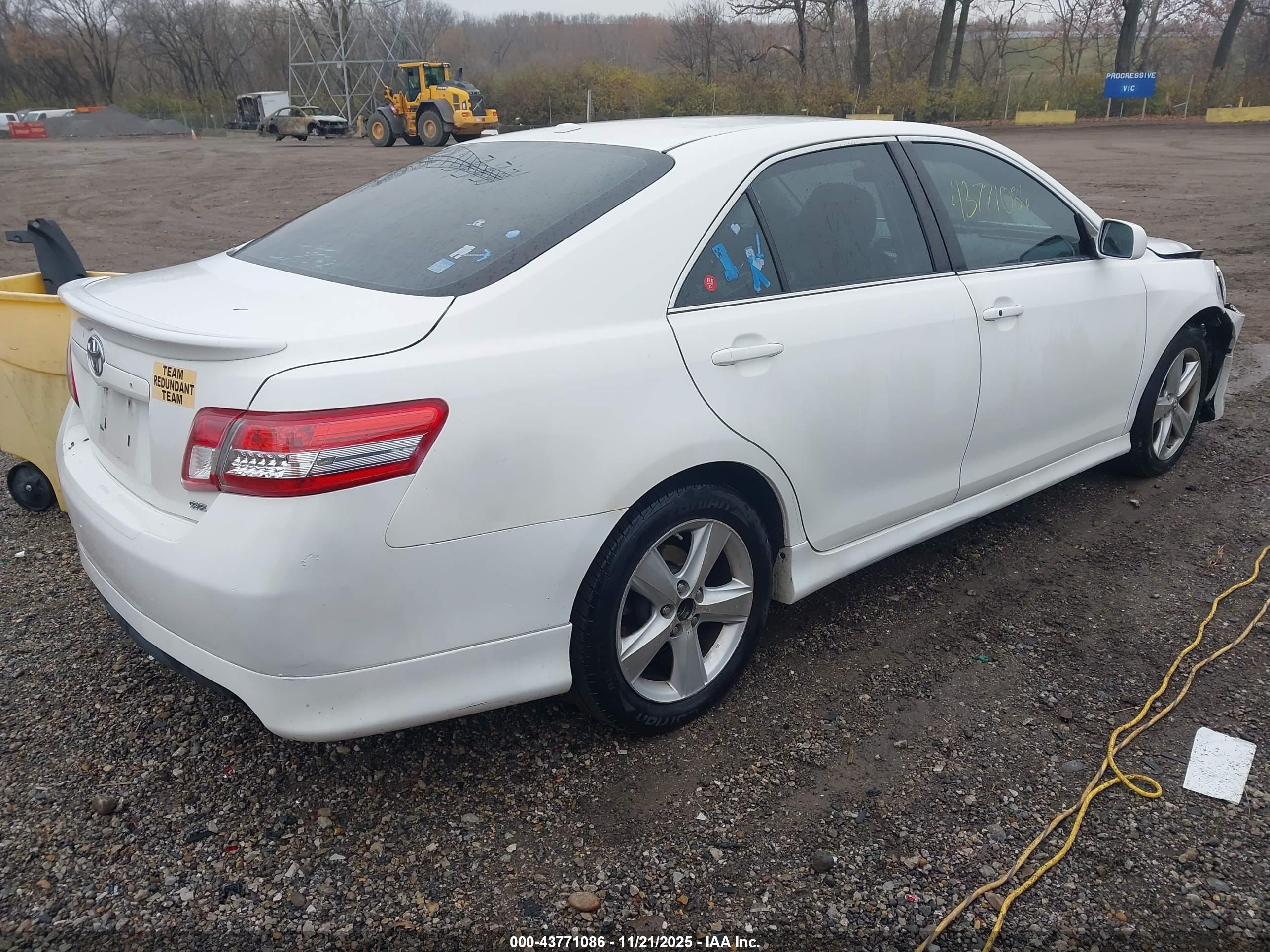 TOYOTA CAMRY image 4