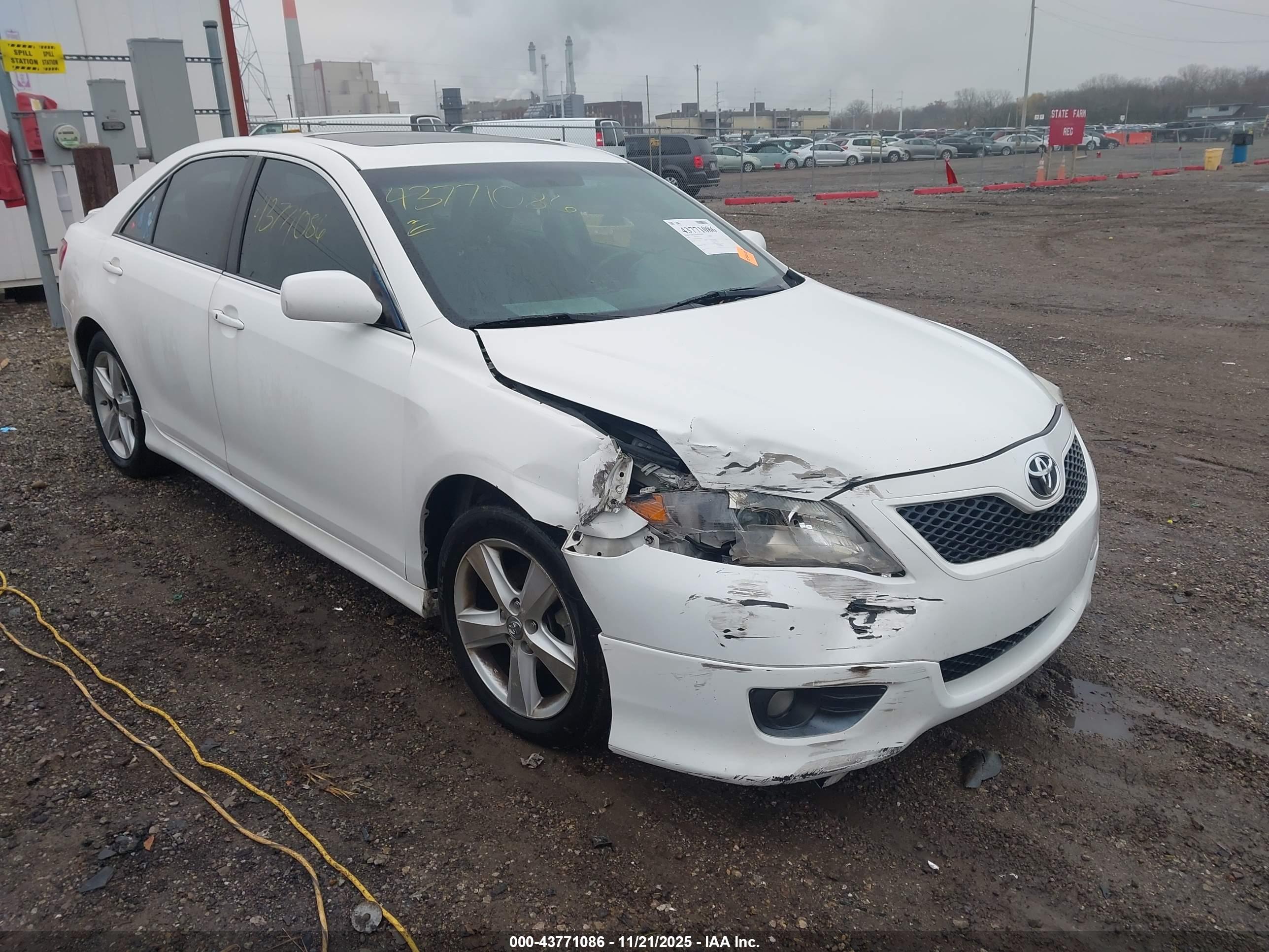 TOYOTA CAMRY image 6