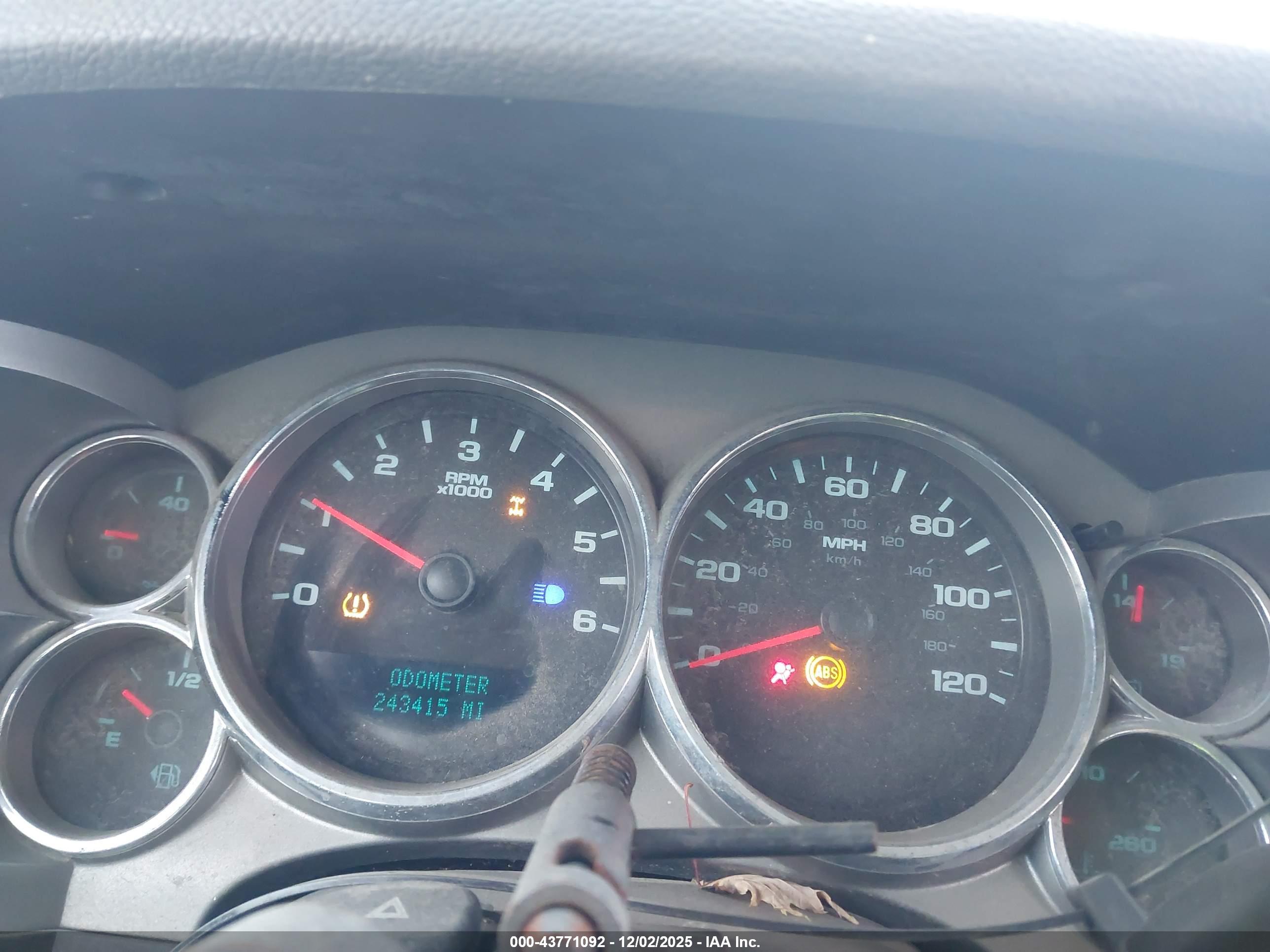 CHEVROLET SILVERADO image 6
