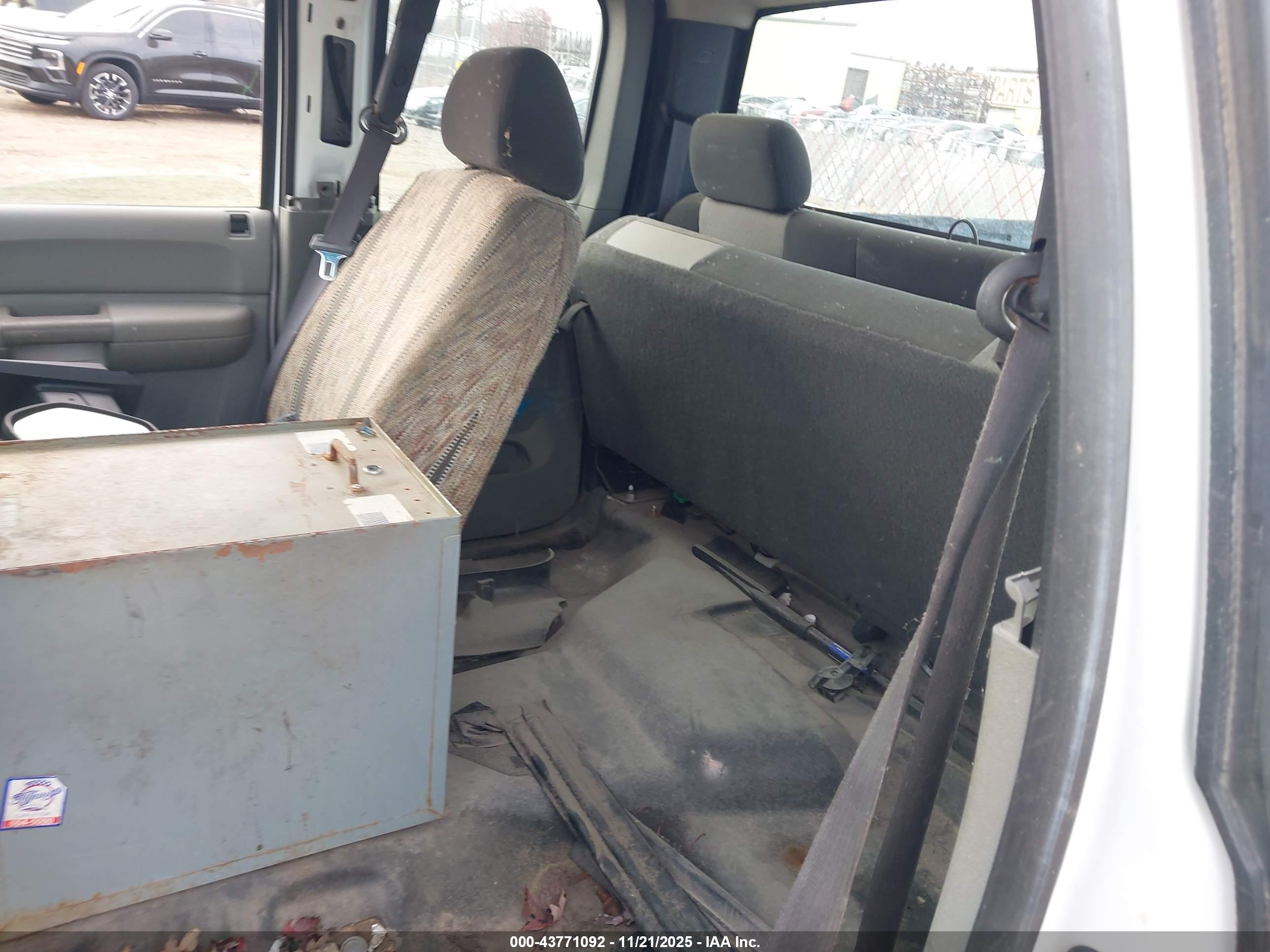 CHEVROLET SILVERADO image 7