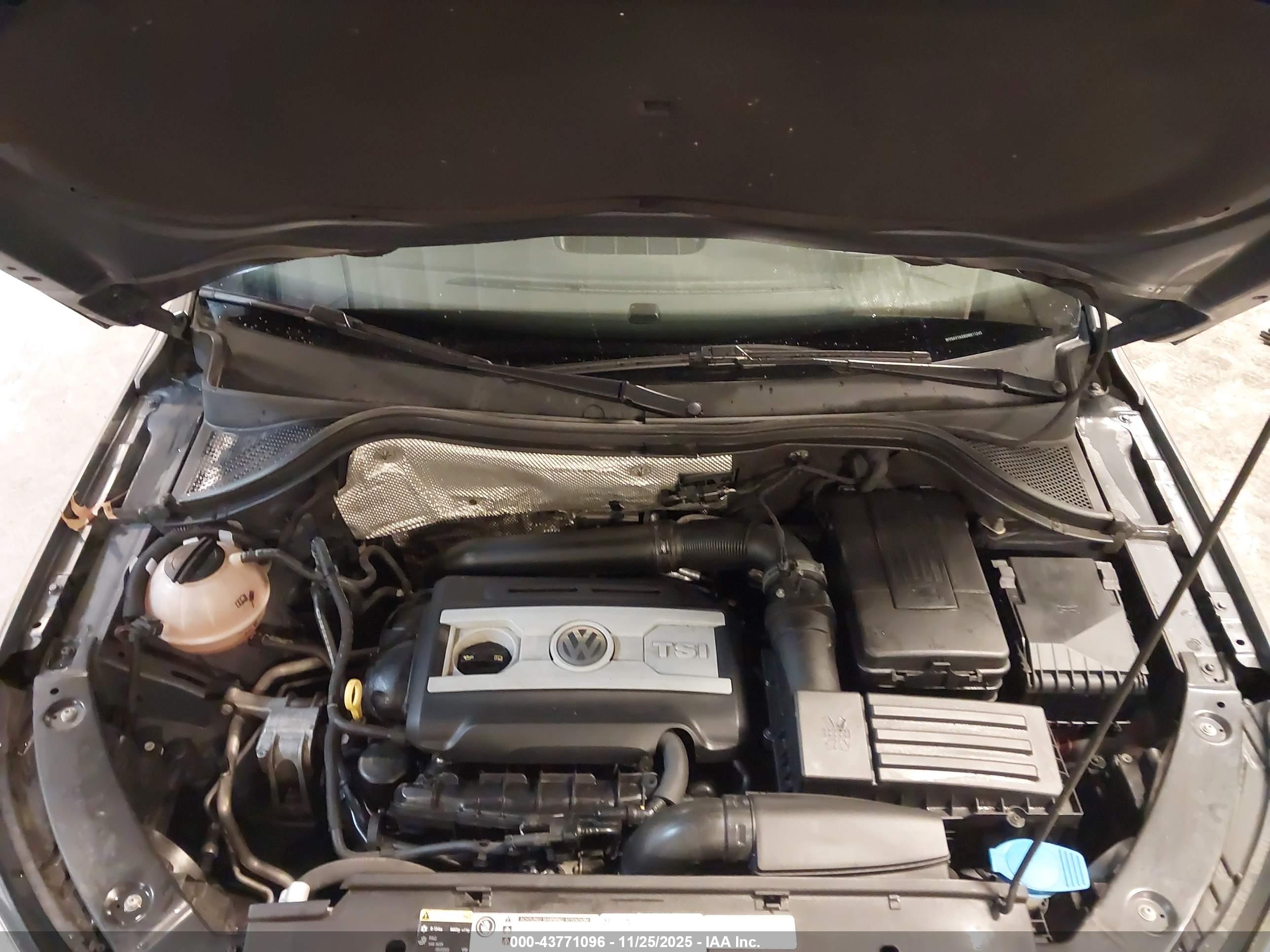 VOLKSWAGEN TIGUAN image 10
