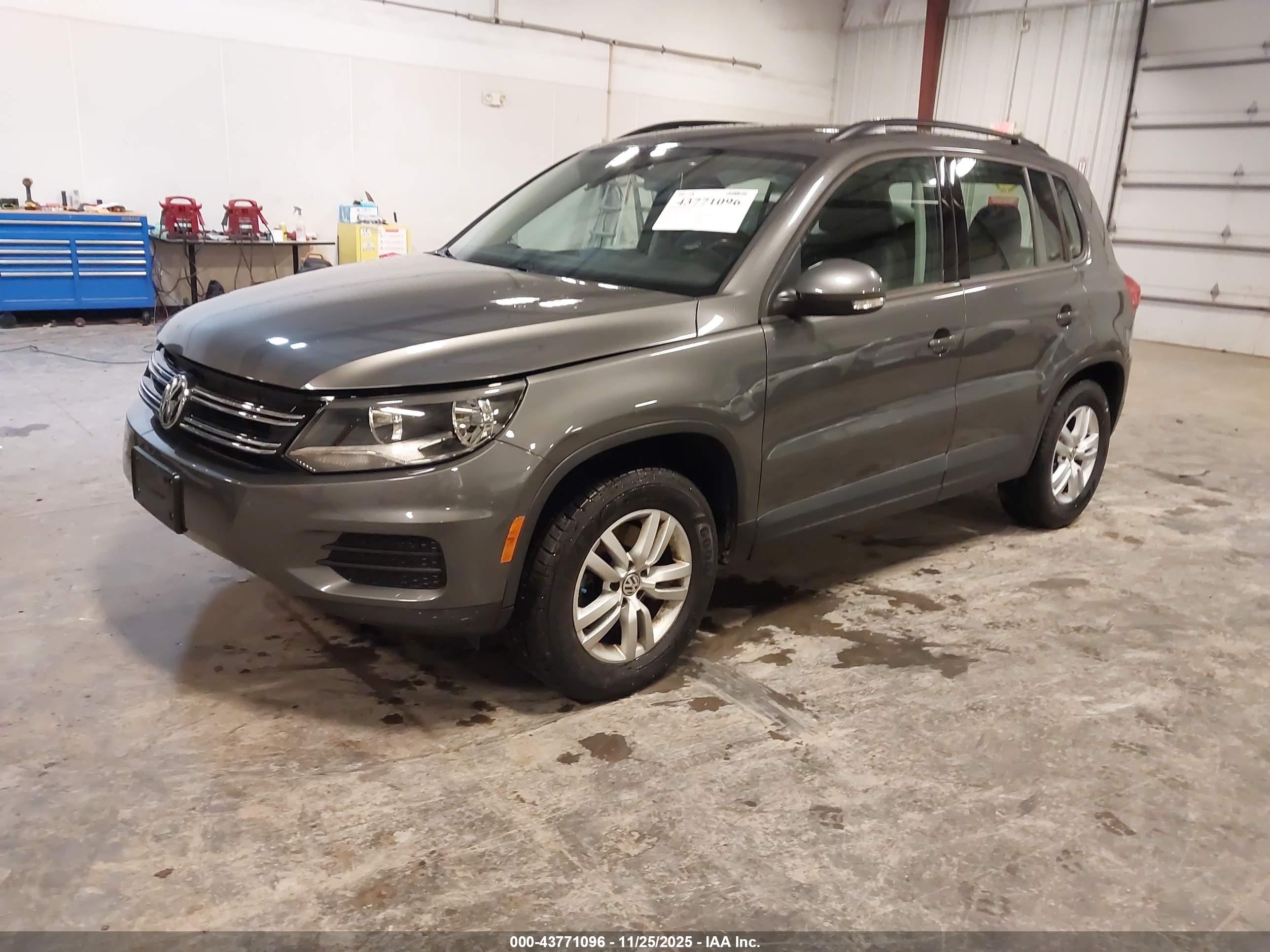VOLKSWAGEN TIGUAN image 2