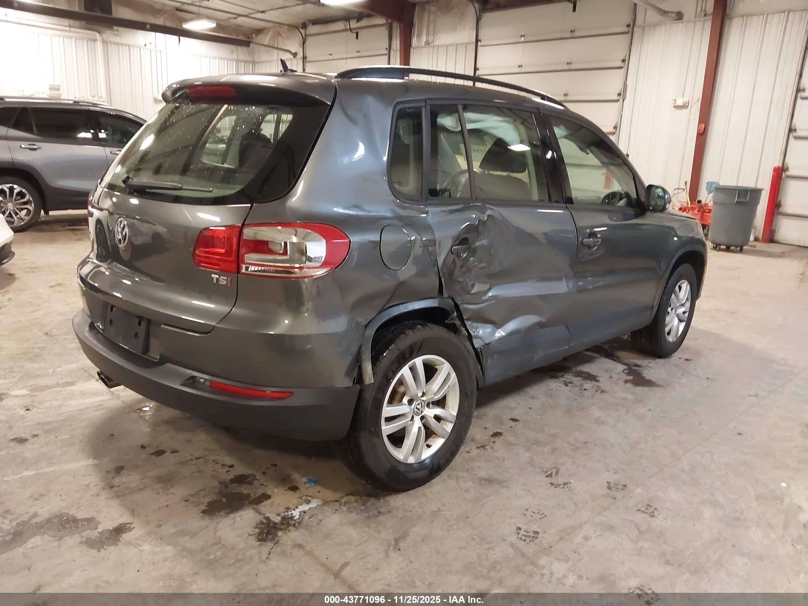 VOLKSWAGEN TIGUAN image 4